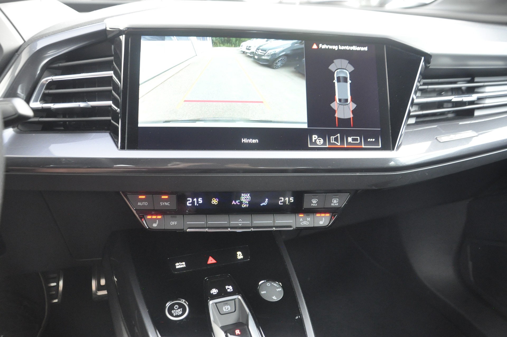 AUDI Q4 Sportback e-tron 50 quattro S line-image-10