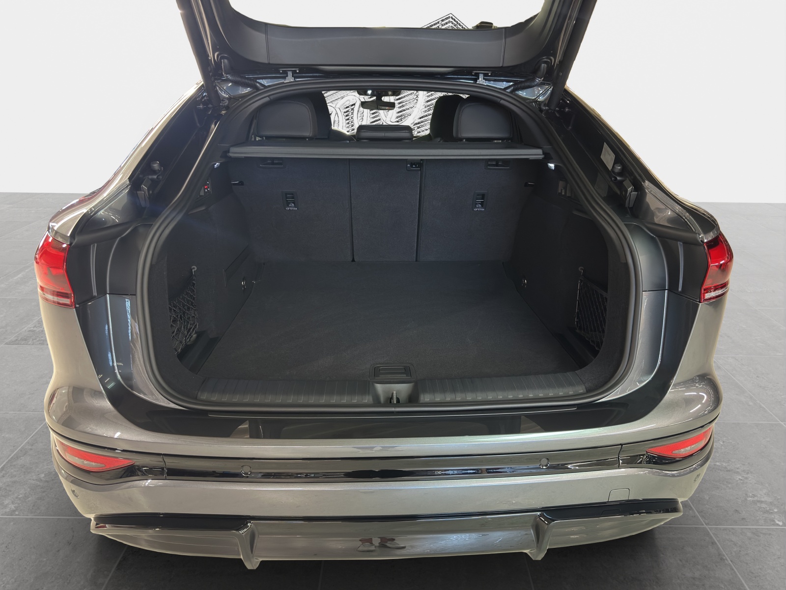 AUDI Q6 Sportback e-tron quattro-image-12