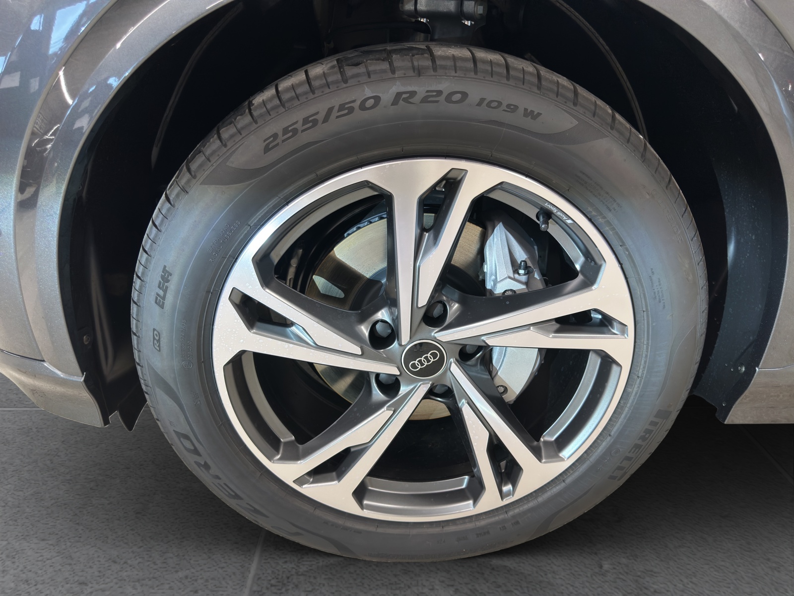 AUDI Q6 Sportback e-tron quattro-image-8