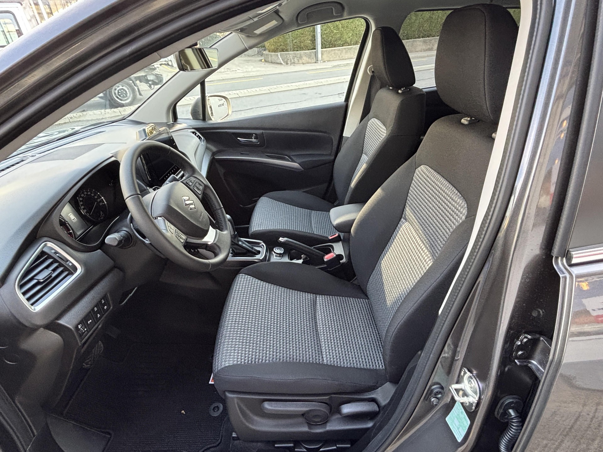 SUZUKI S-Cross 1.4 T Compact+ Hybrid 4x4-image-3