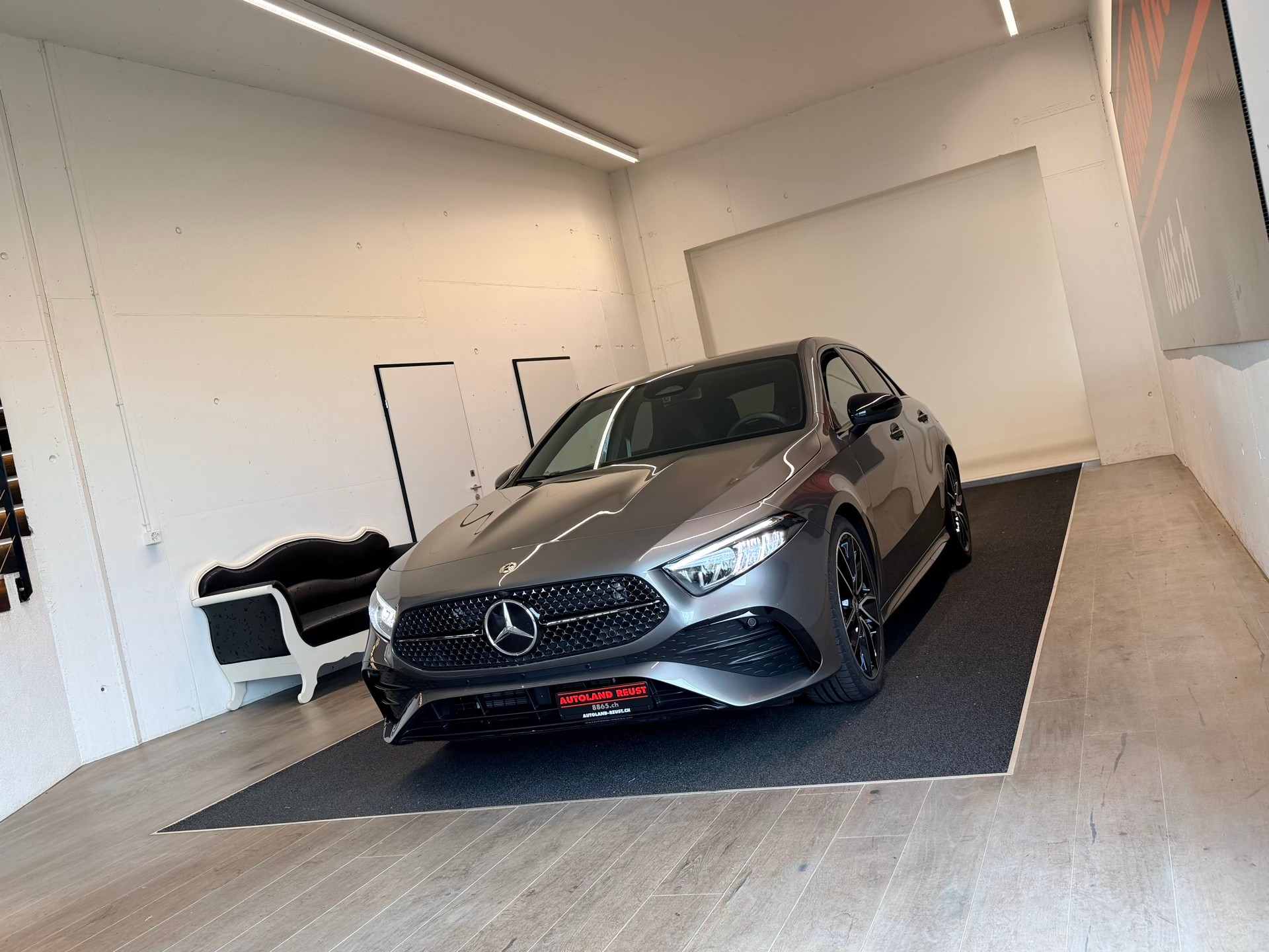 MERCEDES-BENZ A 200 7G-DCT AMG Line-image-2