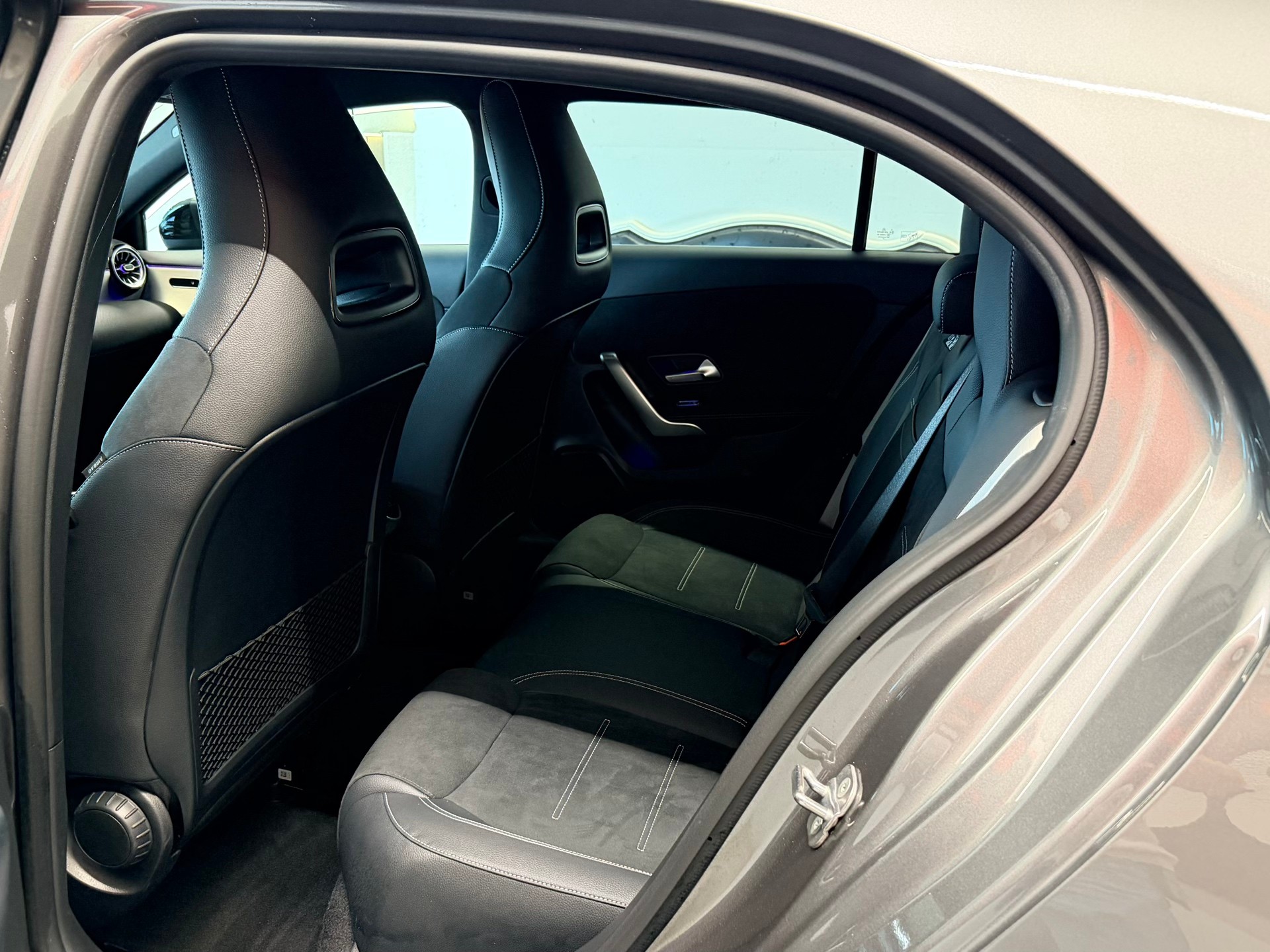 MERCEDES-BENZ A 200 7G-DCT AMG Line-image-14