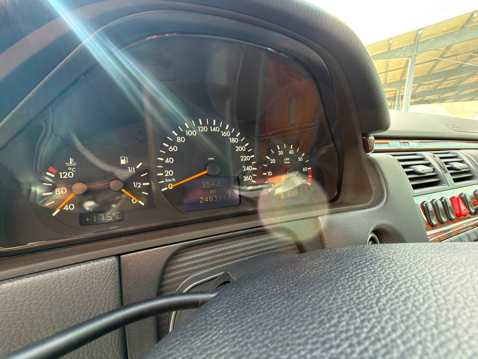 MERCEDES-BENZ E 430 V8 4matic-image-4