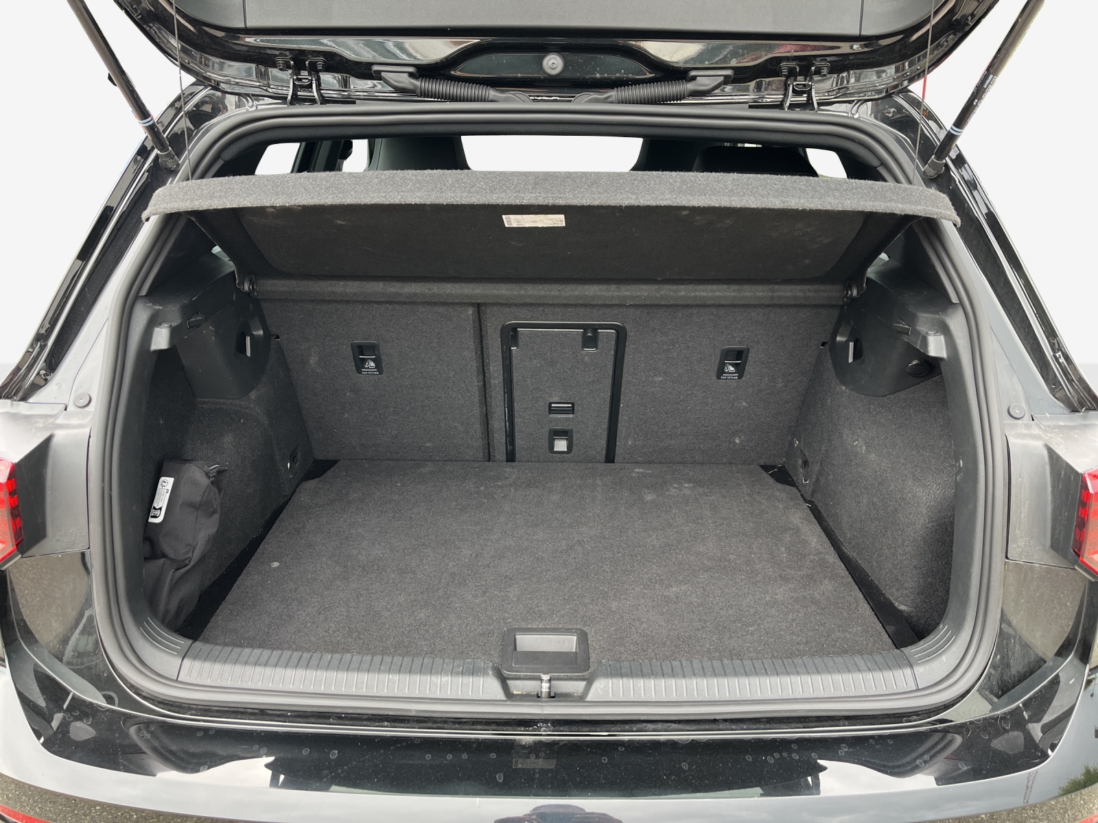 VW Golf 1.5 e TSI mHEV R-Line DSG-image-12