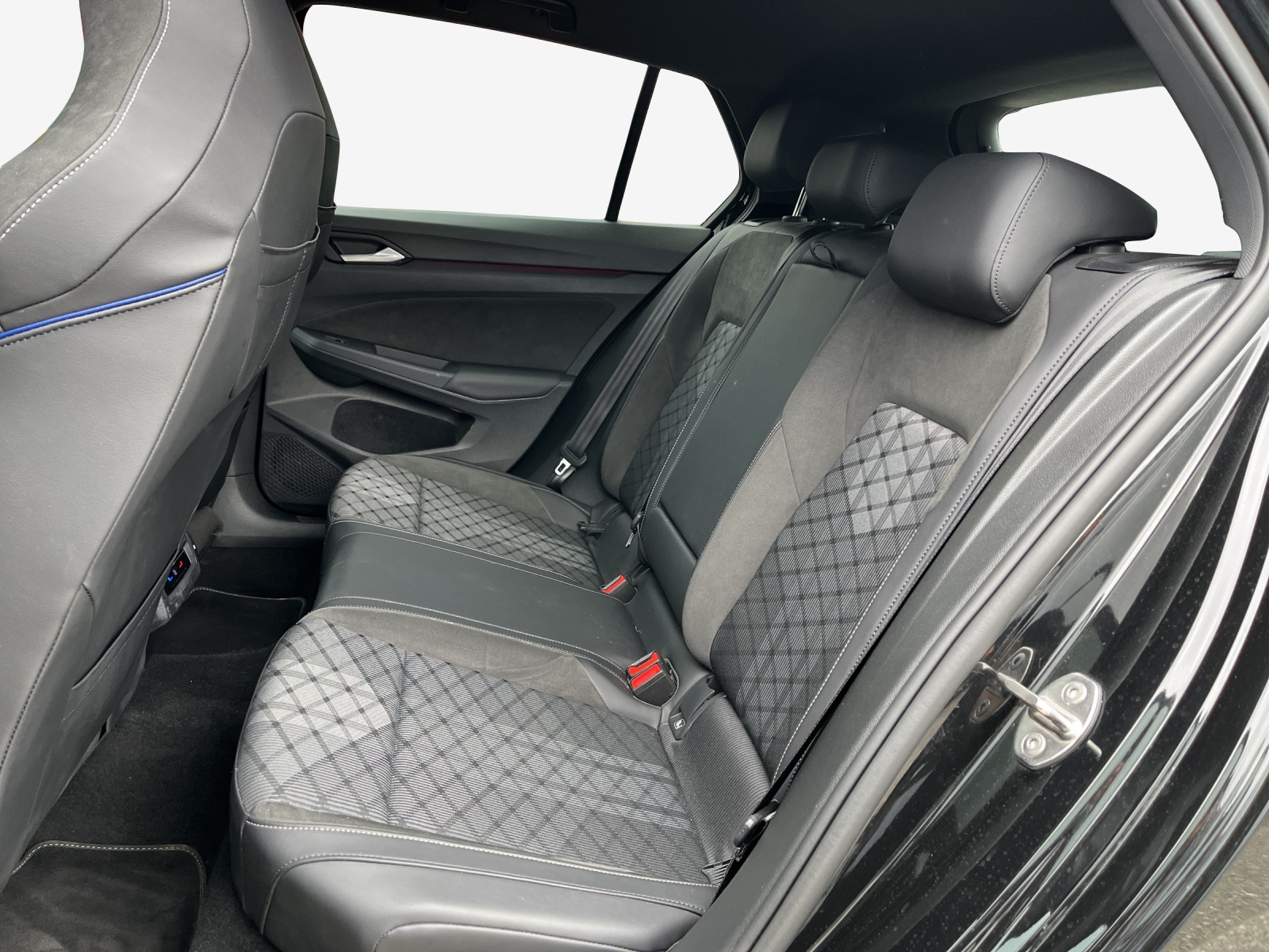 VW Golf 1.5 e TSI mHEV R-Line DSG-image-11