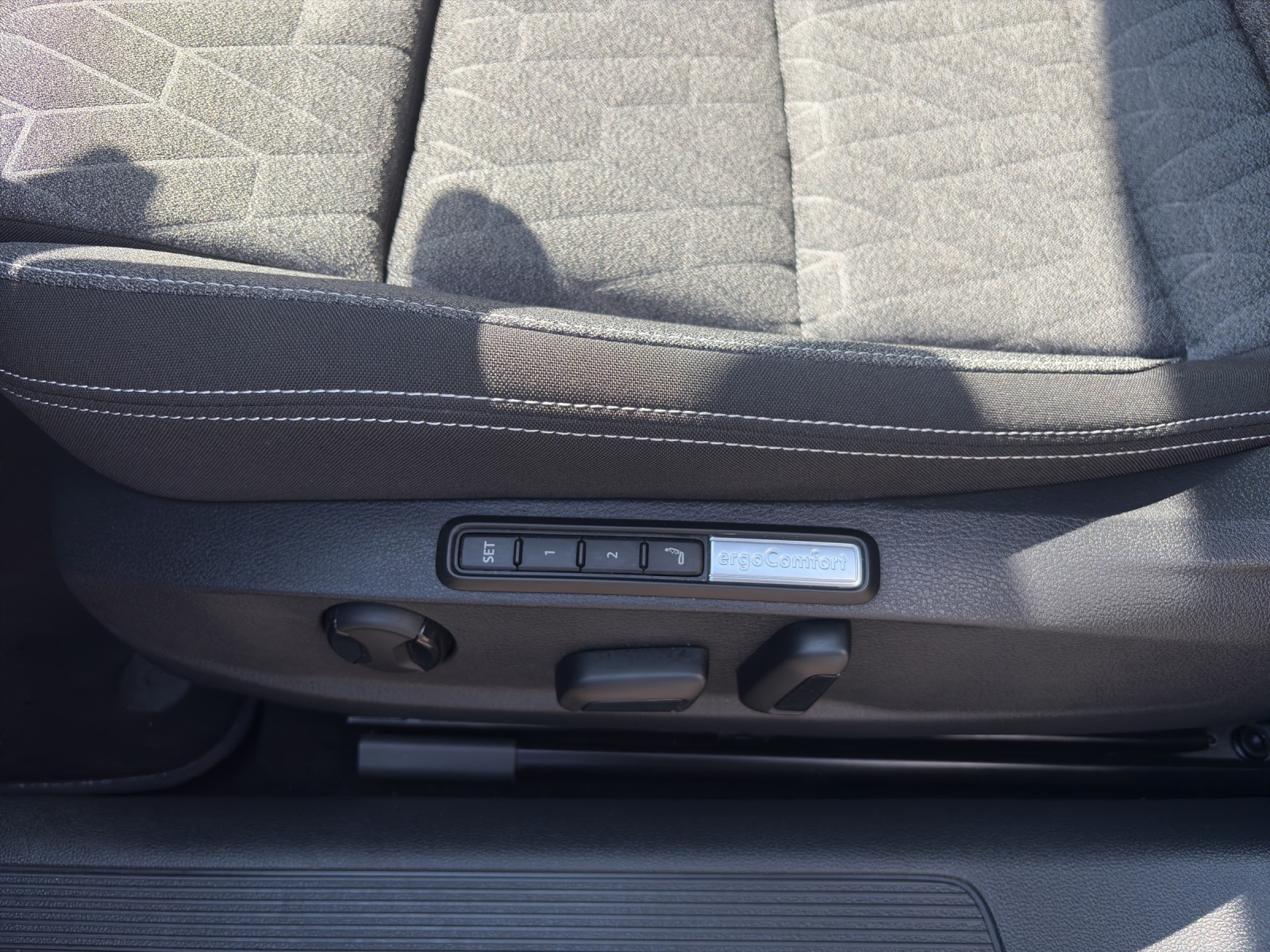 VW Passat 2.0 TDI BMT Business 4Motion DSG-image-15