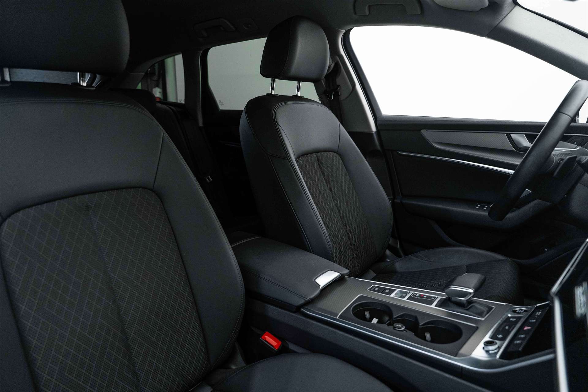 AUDI A6 Avant 45 TFSI S line S-tronic quattro-image-13
