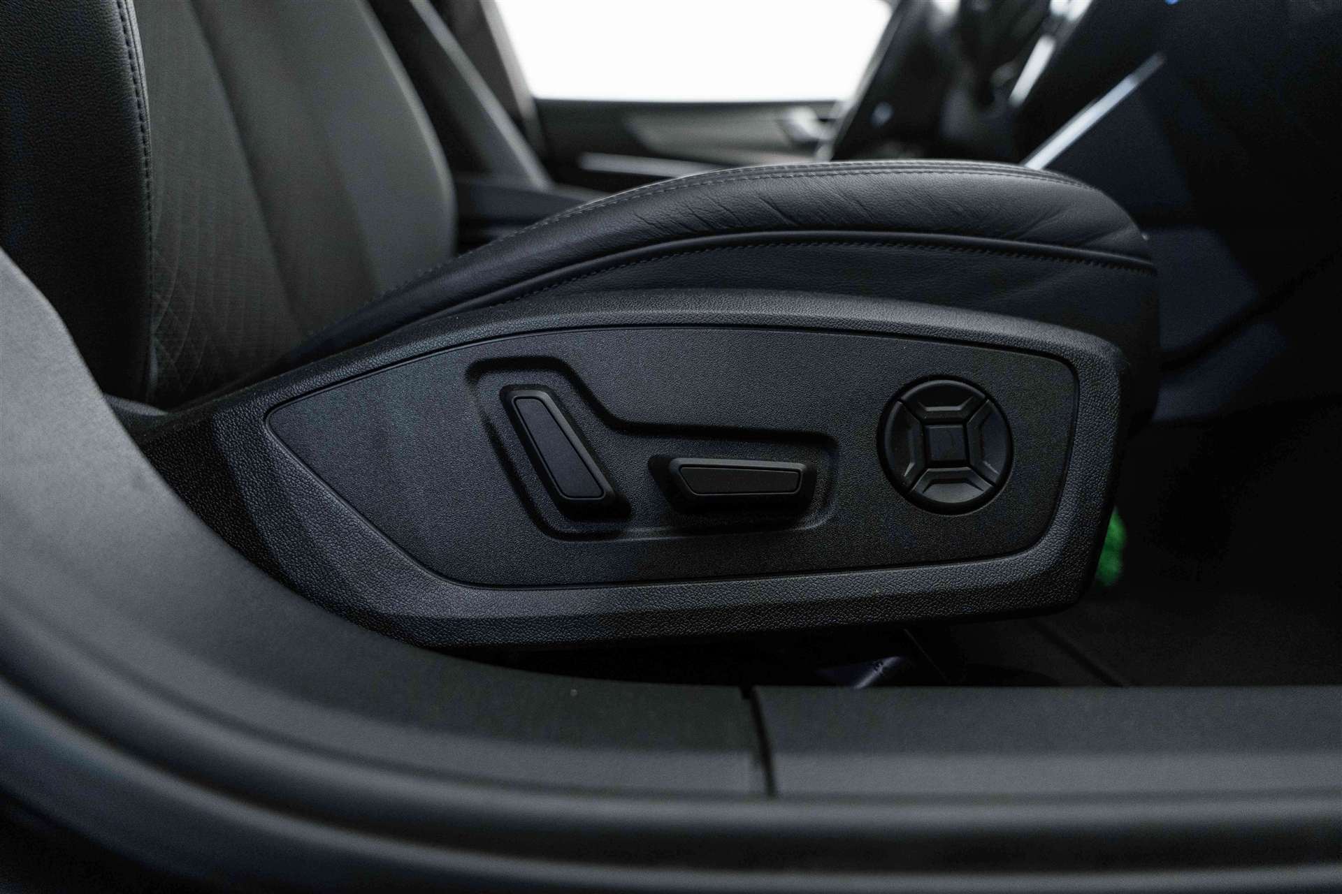 AUDI A6 Avant 45 TFSI S line S-tronic quattro-image-14