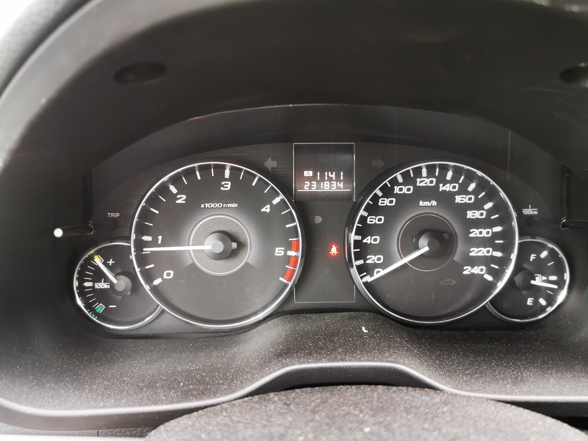 SUBARU Legacy 2.0D Swiss Special AWD-image-12