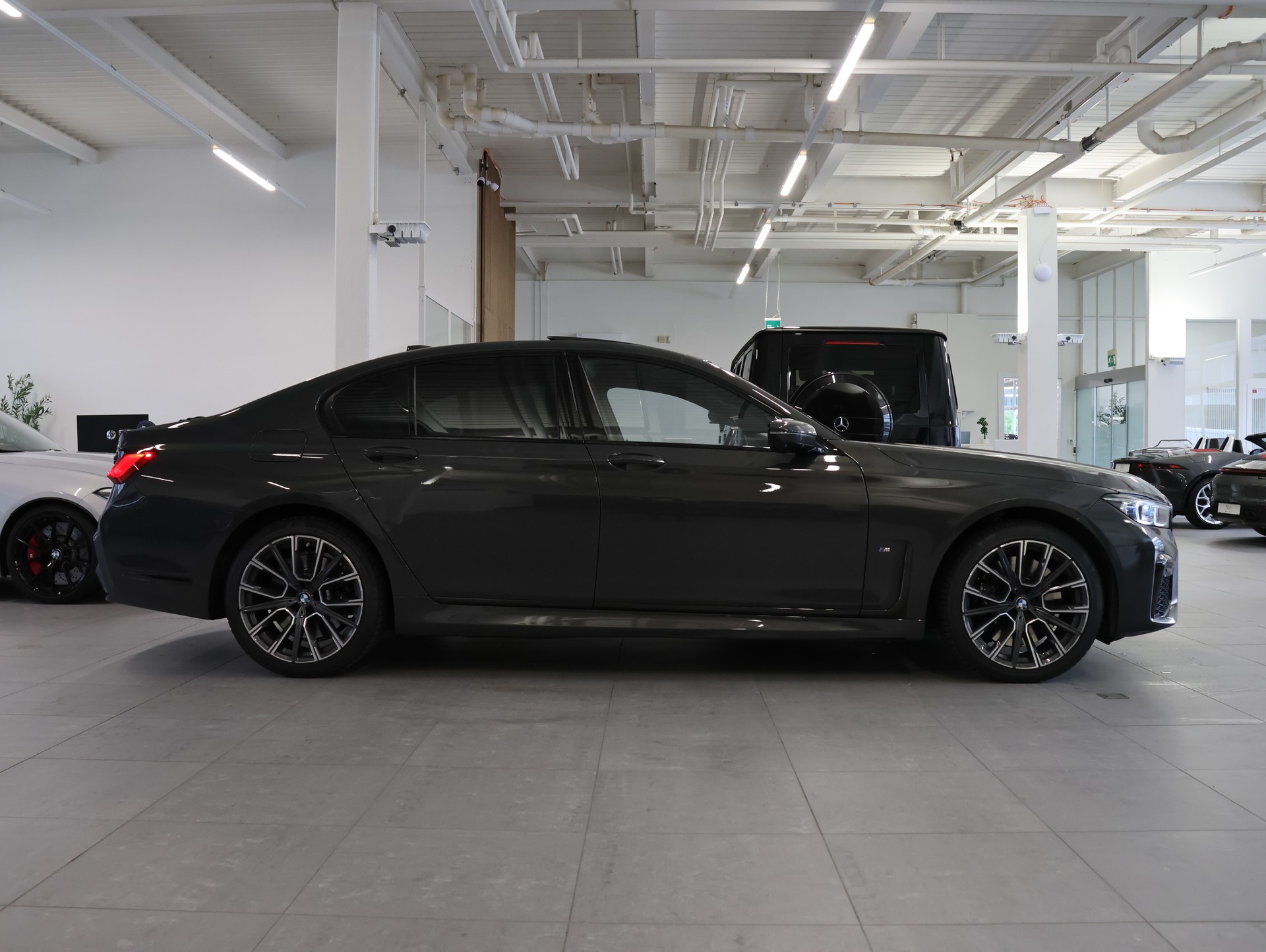 BMW 750i xDrive M Sport Steptronic *360 Kamera* *Bowers & Wilkings* *Panoramadach*-image-6