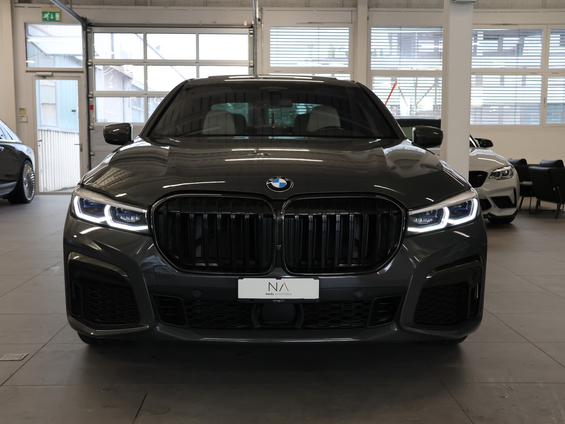 BMW 750i xDrive M Sport Steptronic *360 Kamera* *Bowers & Wilkings* *Panoramadach*-showroom-element-2
