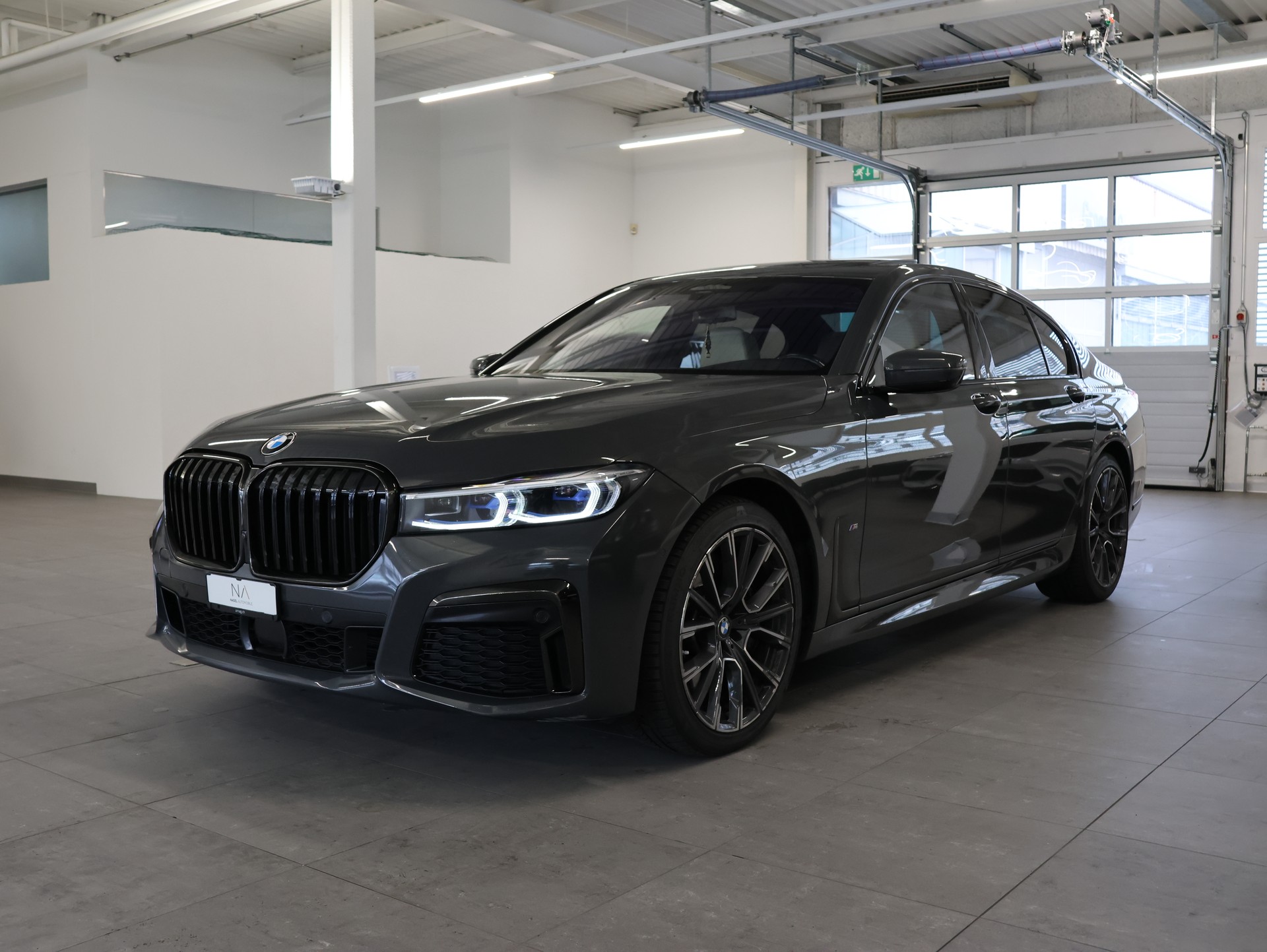 BMW 750i xDrive M Sport Steptronic *360 Kamera* *Bowers & Wilkings* *Panoramadach*-showroom-element-3