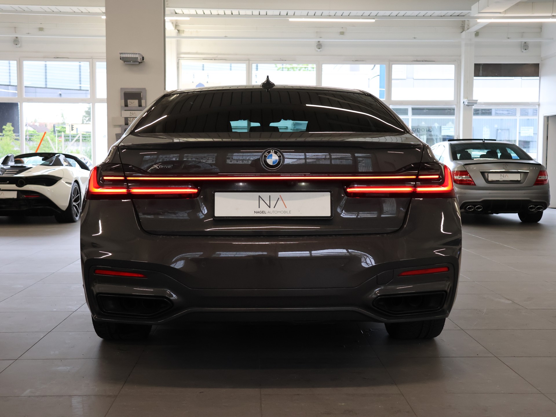 BMW 750i xDrive M Sport Steptronic *360 Kamera* *Bowers & Wilkings* *Panoramadach*-image-4