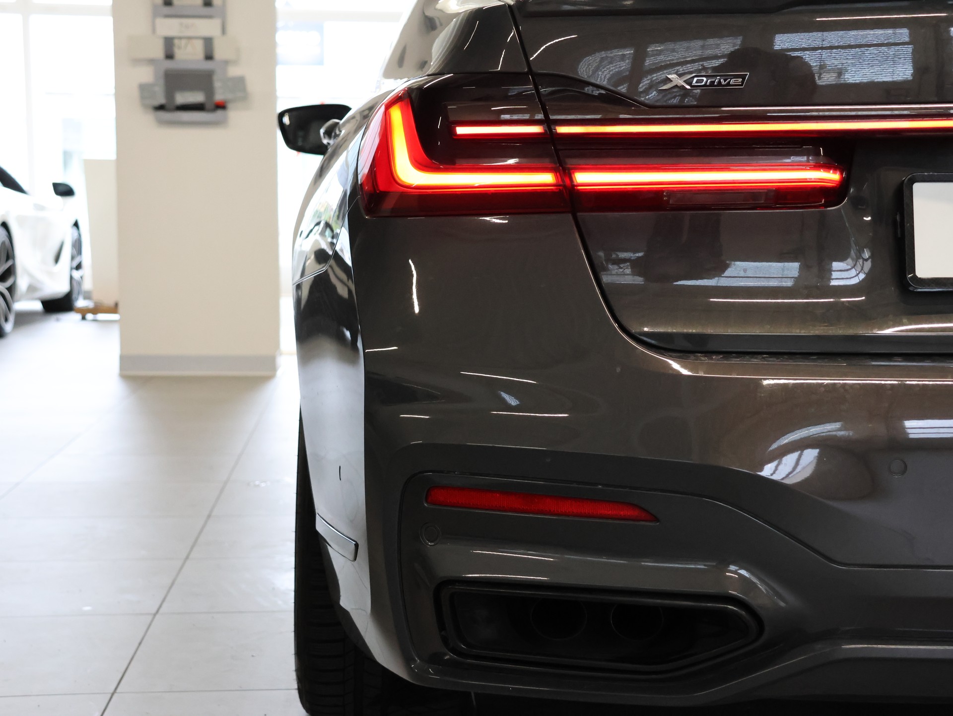 BMW 750i xDrive M Sport Steptronic *360 Kamera* *Bowers & Wilkings* *Panoramadach*-image-10
