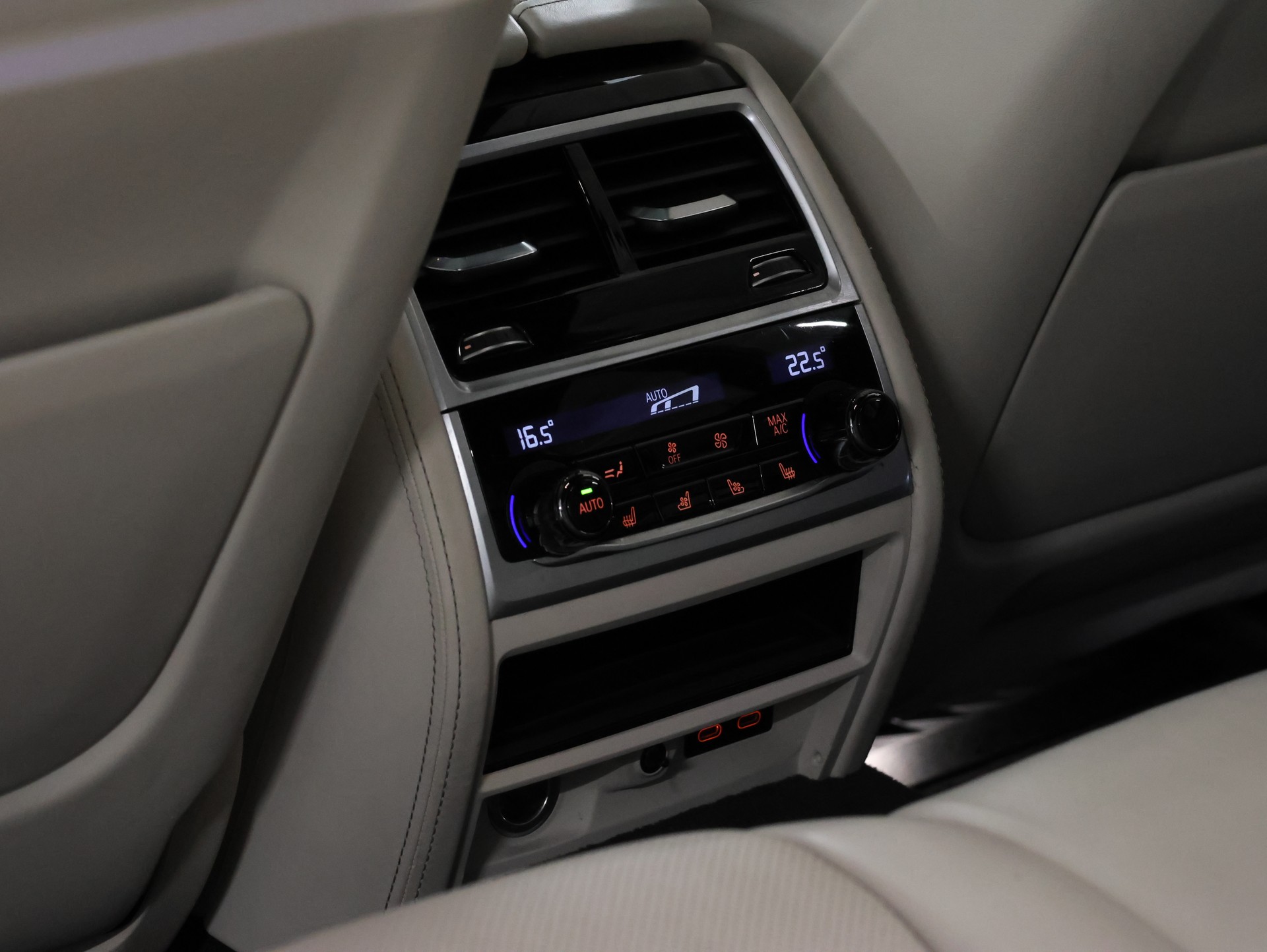 BMW 750i xDrive M Sport Steptronic *360 Kamera* *Bowers & Wilkings* *Panoramadach*-image-29