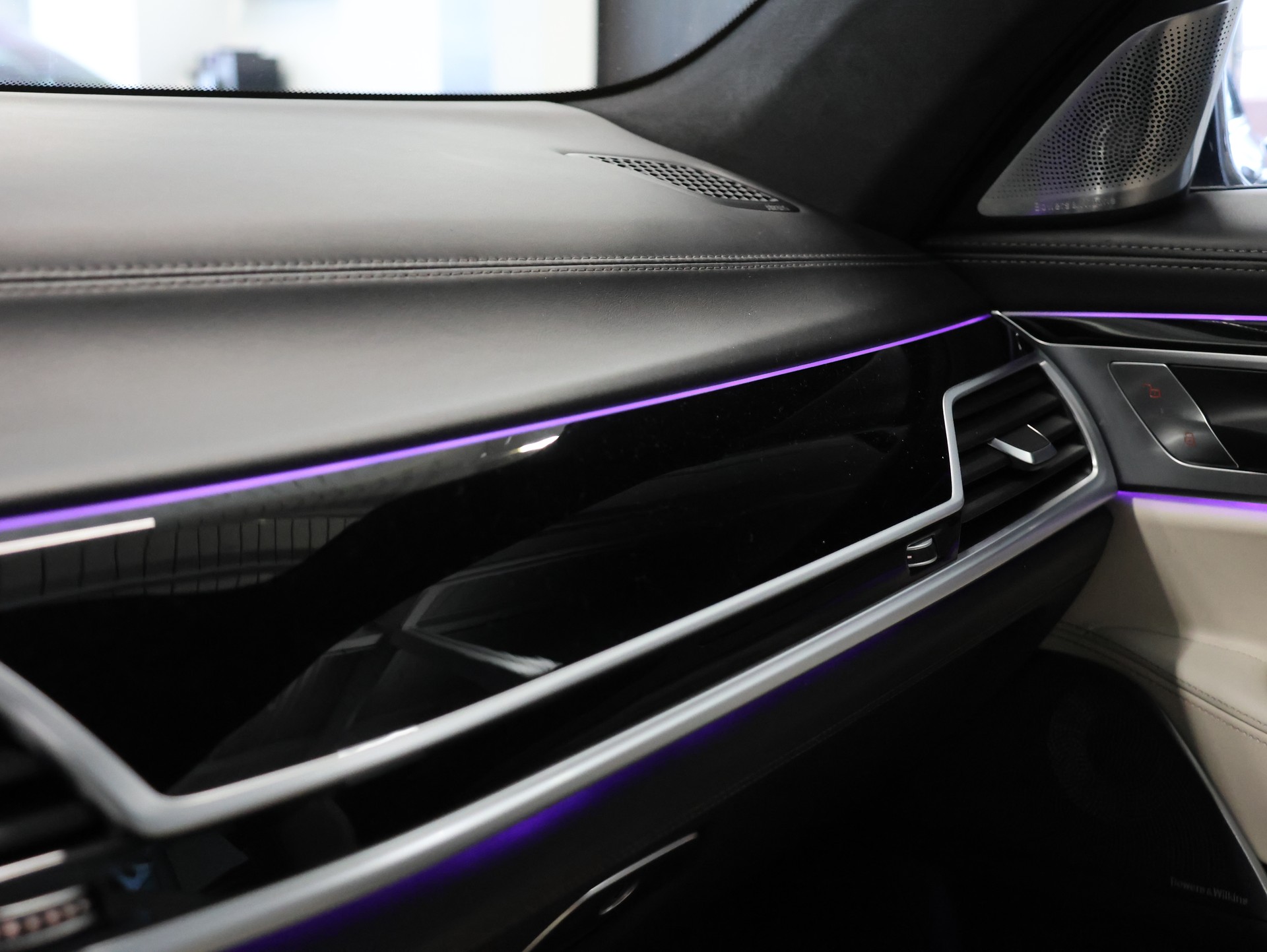 BMW 750i xDrive M Sport Steptronic *360 Kamera* *Bowers & Wilkings* *Panoramadach*-image-25