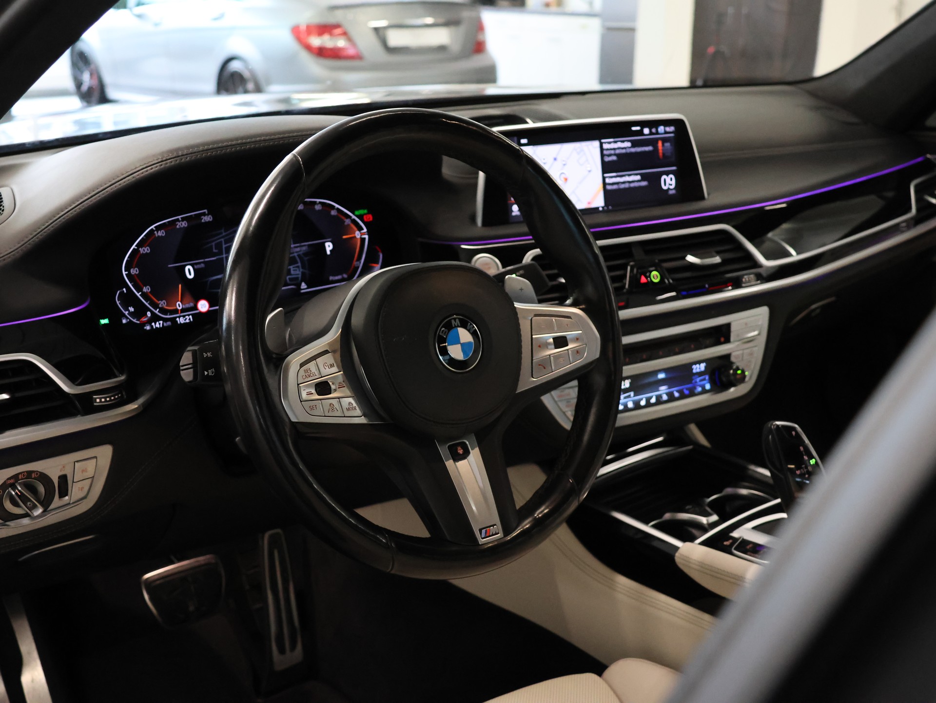 BMW 750i xDrive M Sport Steptronic *360 Kamera* *Bowers & Wilkings* *Panoramadach*-image-16