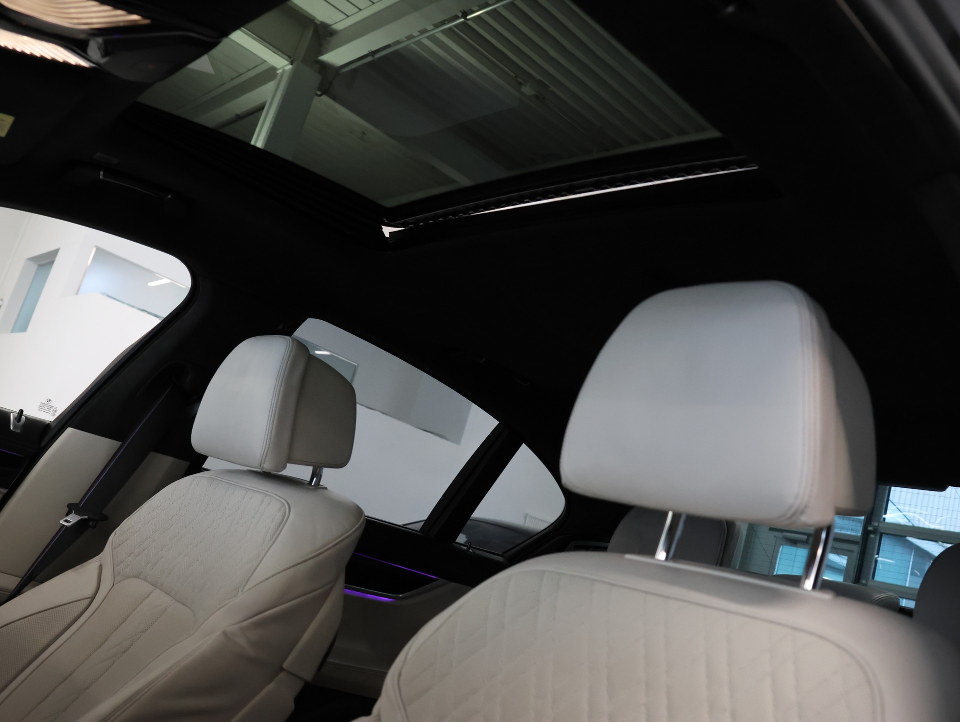 BMW 750i xDrive M Sport Steptronic *360 Kamera* *Bowers & Wilkings* *Panoramadach*-image-15