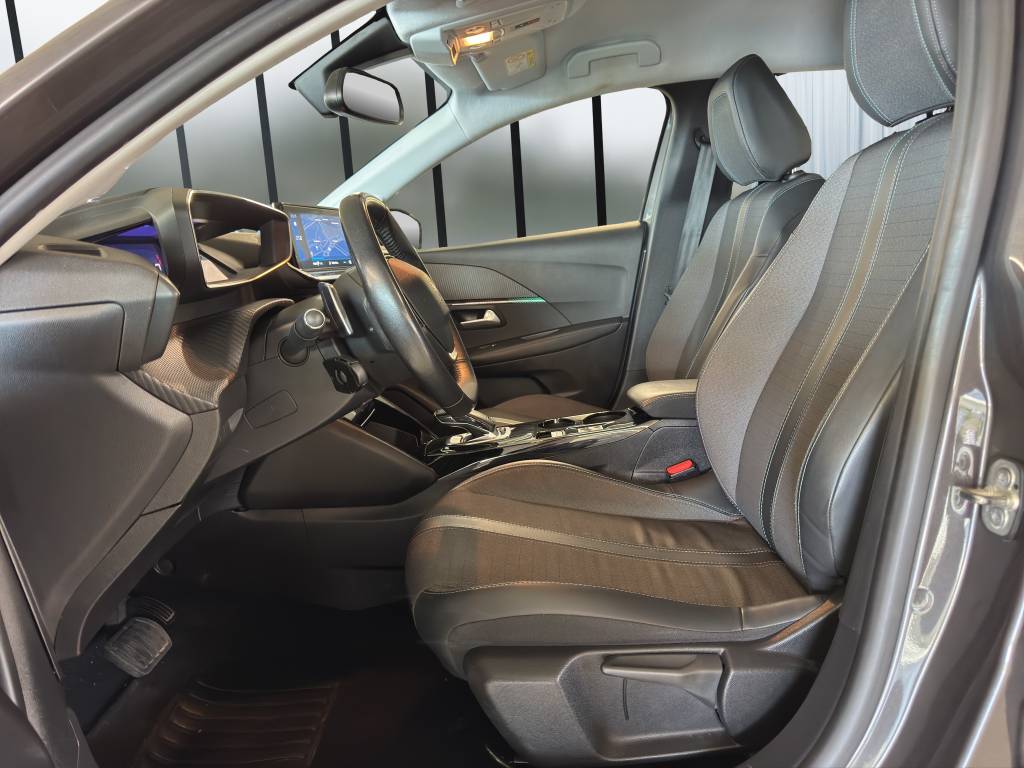 PEUGEOT 208 1.2 PureTech Allure EAT8-image-7