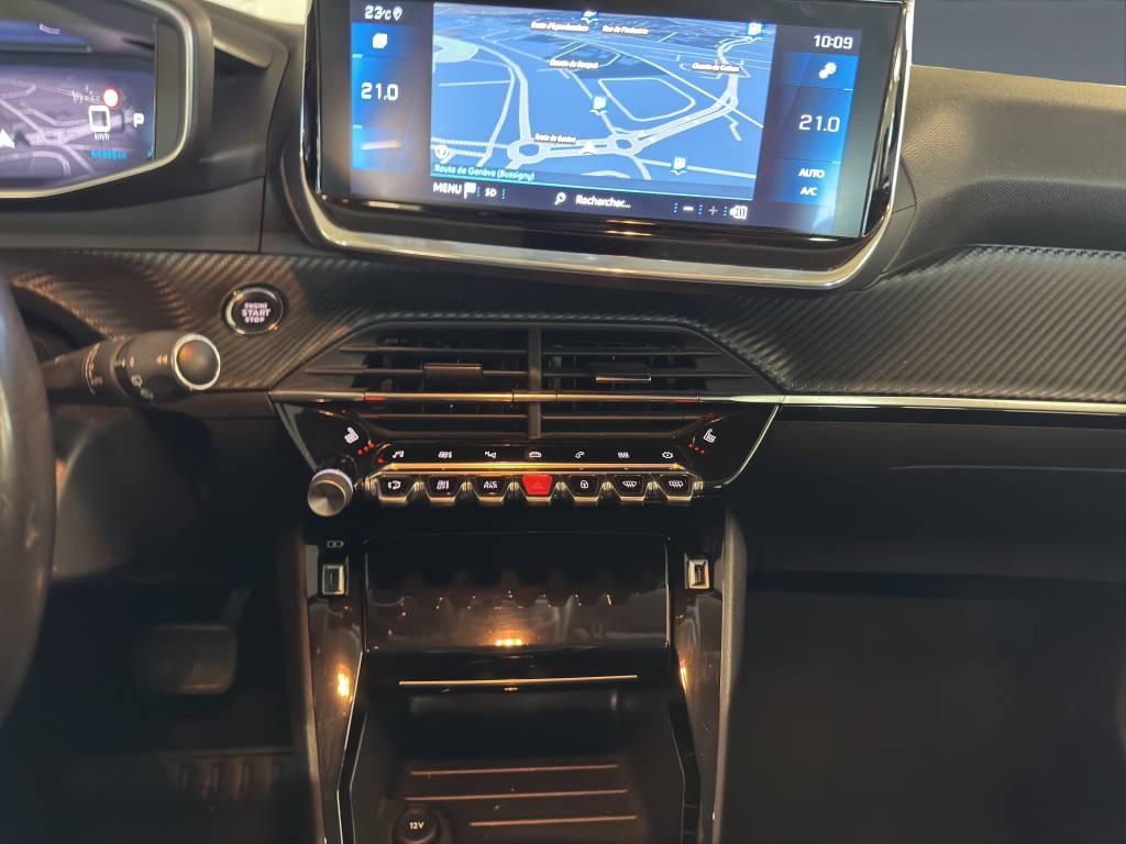 PEUGEOT 208 1.2 PureTech Allure EAT8-image-6