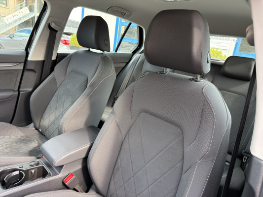 VW Golf 2.0 TSI Style DSG 4M-image-9
