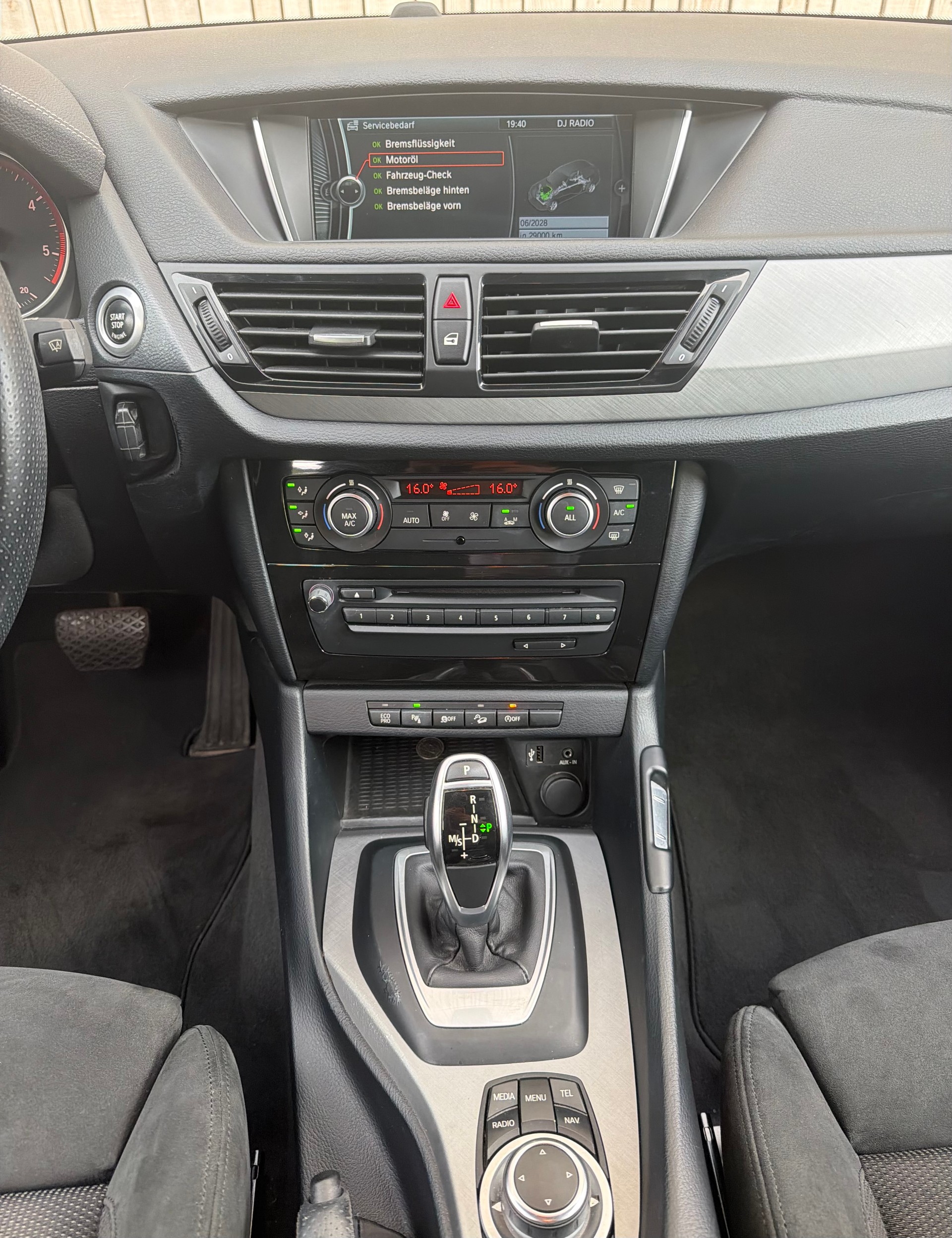 BMW X1 xDrive 18d Steptronic M-Paket-image-11