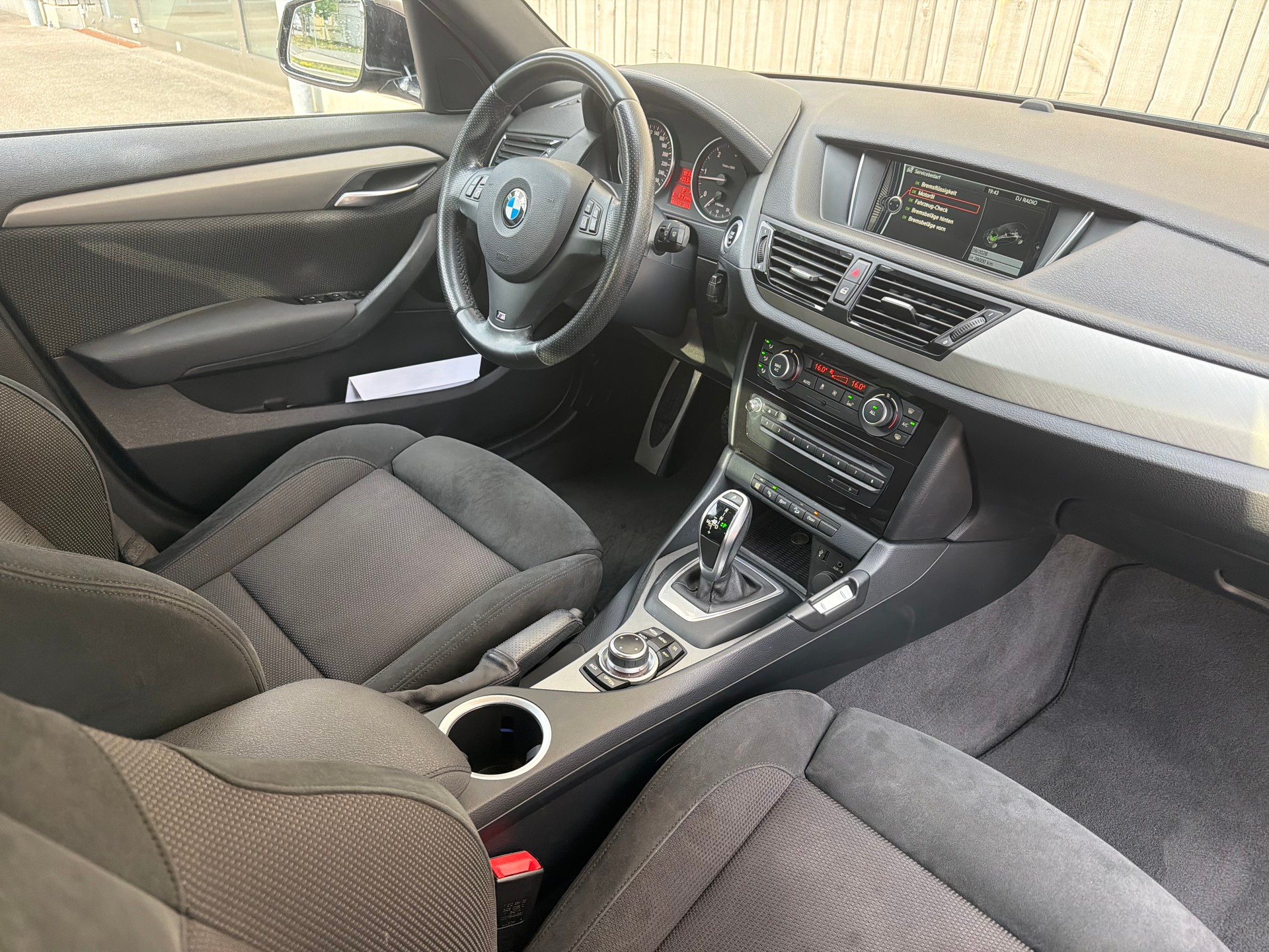 BMW X1 xDrive 18d Steptronic M-Paket-image-10