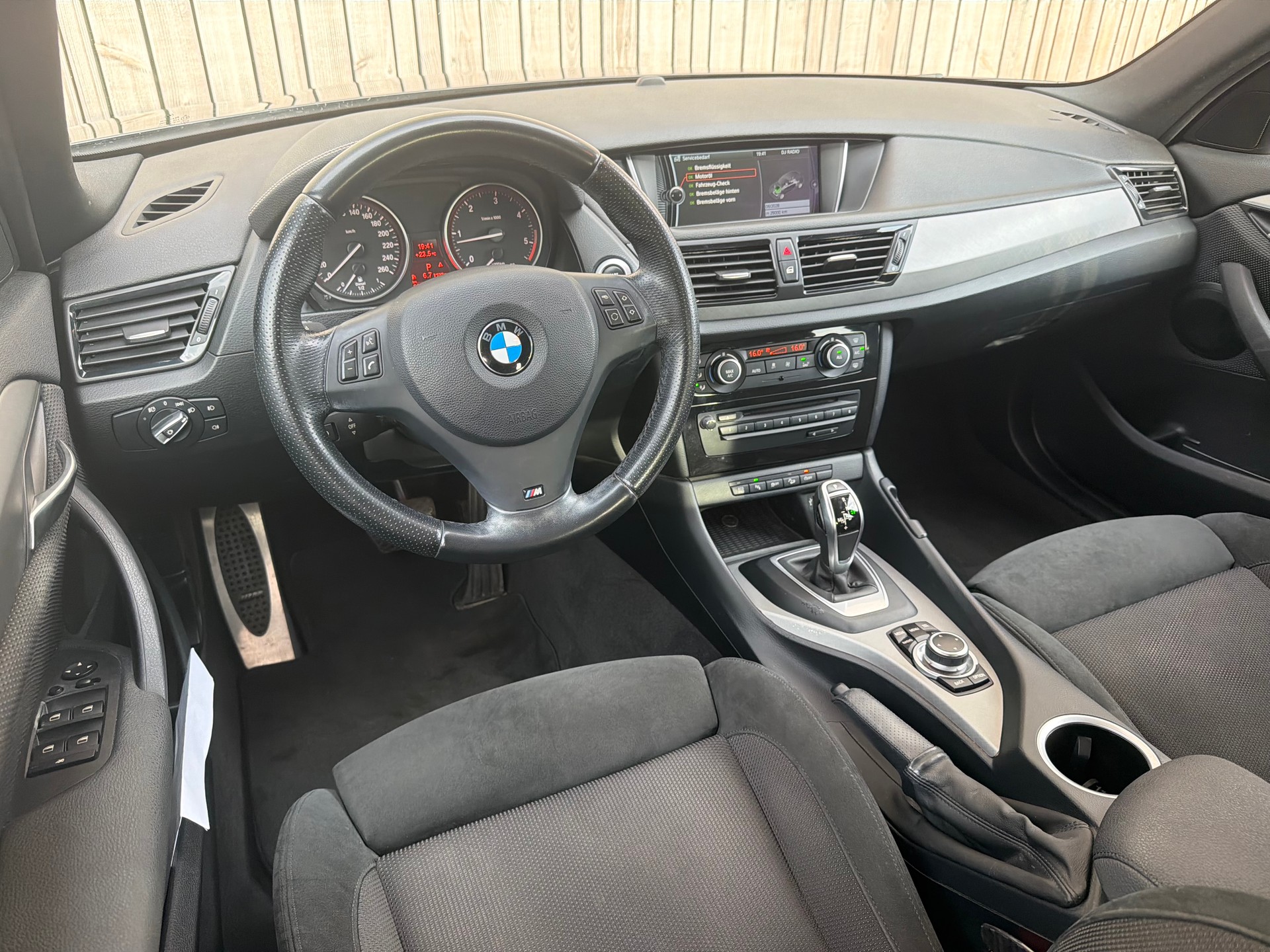 BMW X1 xDrive 18d Steptronic M-Paket-image-8