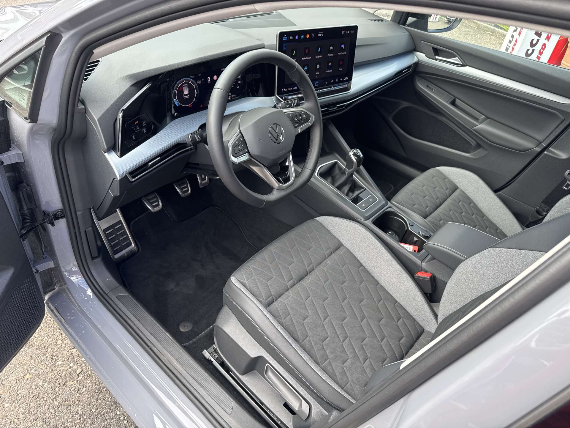 VW Golf Variant 1.5 eTSi mHEV Life GOAL-image-5