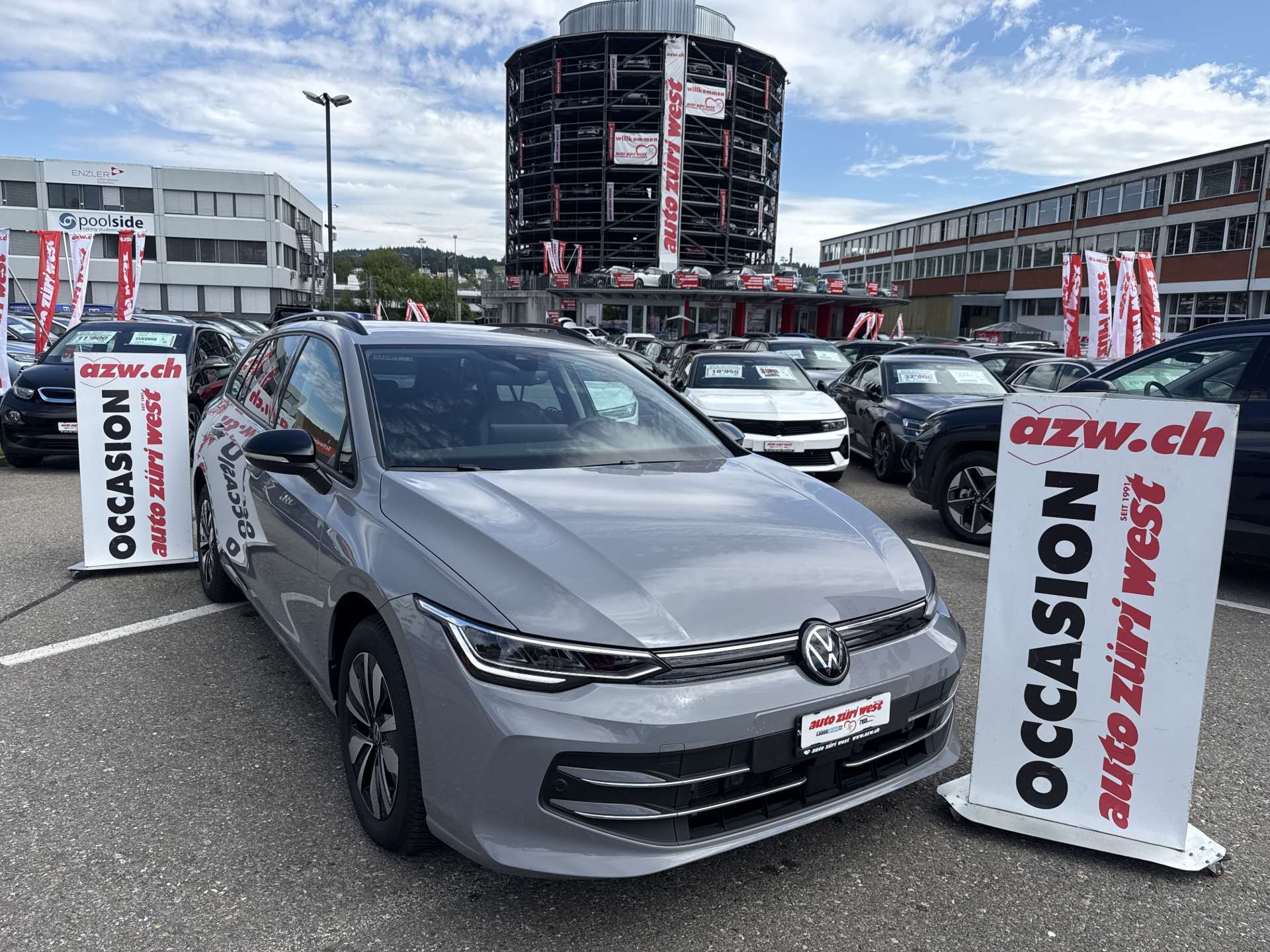 VW Golf Variant 1.5 eTSi mHEV Life GOAL-image-0
