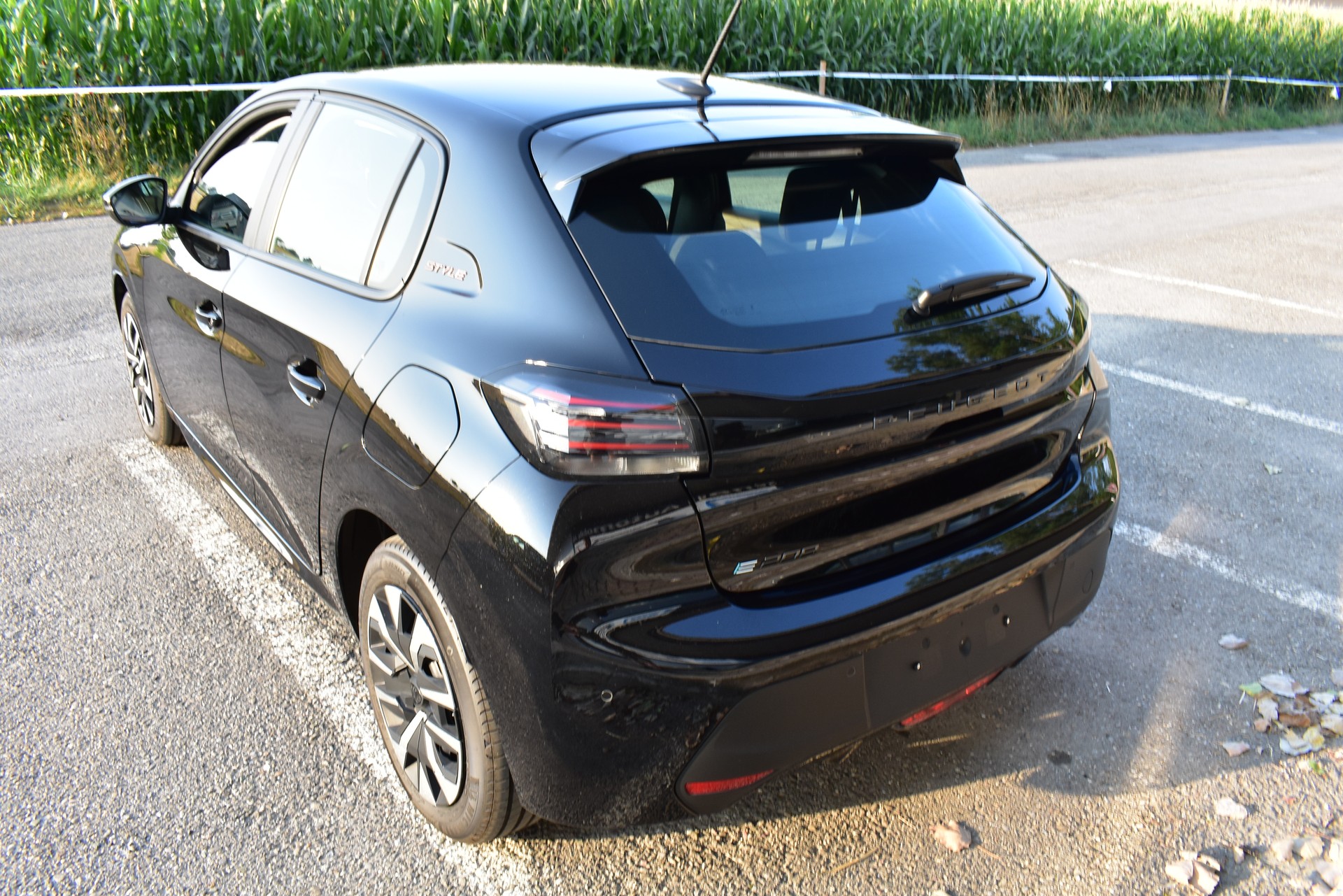 PEUGEOT 208 Elektrik 100 kW Style-image-8