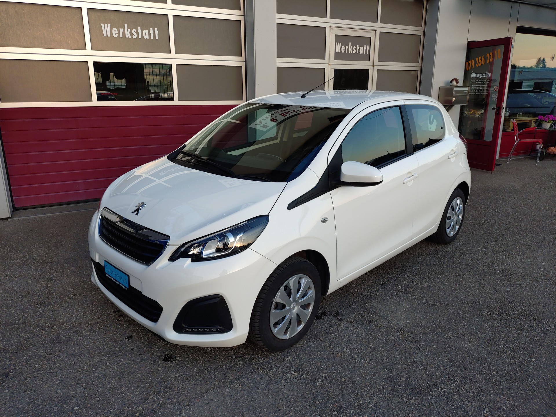 PEUGEOT 108 1.0 VTi Active-image-1