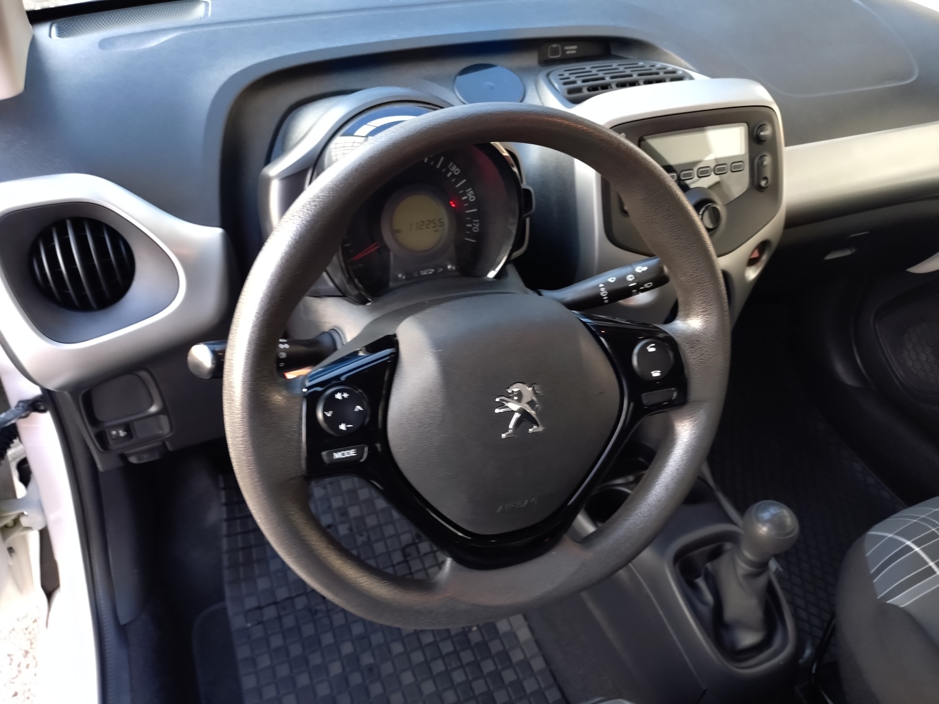 PEUGEOT 108 1.0 VTi Active-image-9