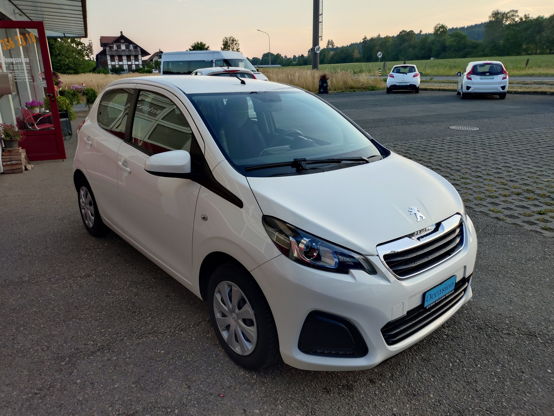 PEUGEOT 108 1.0 VTi Active-image-3