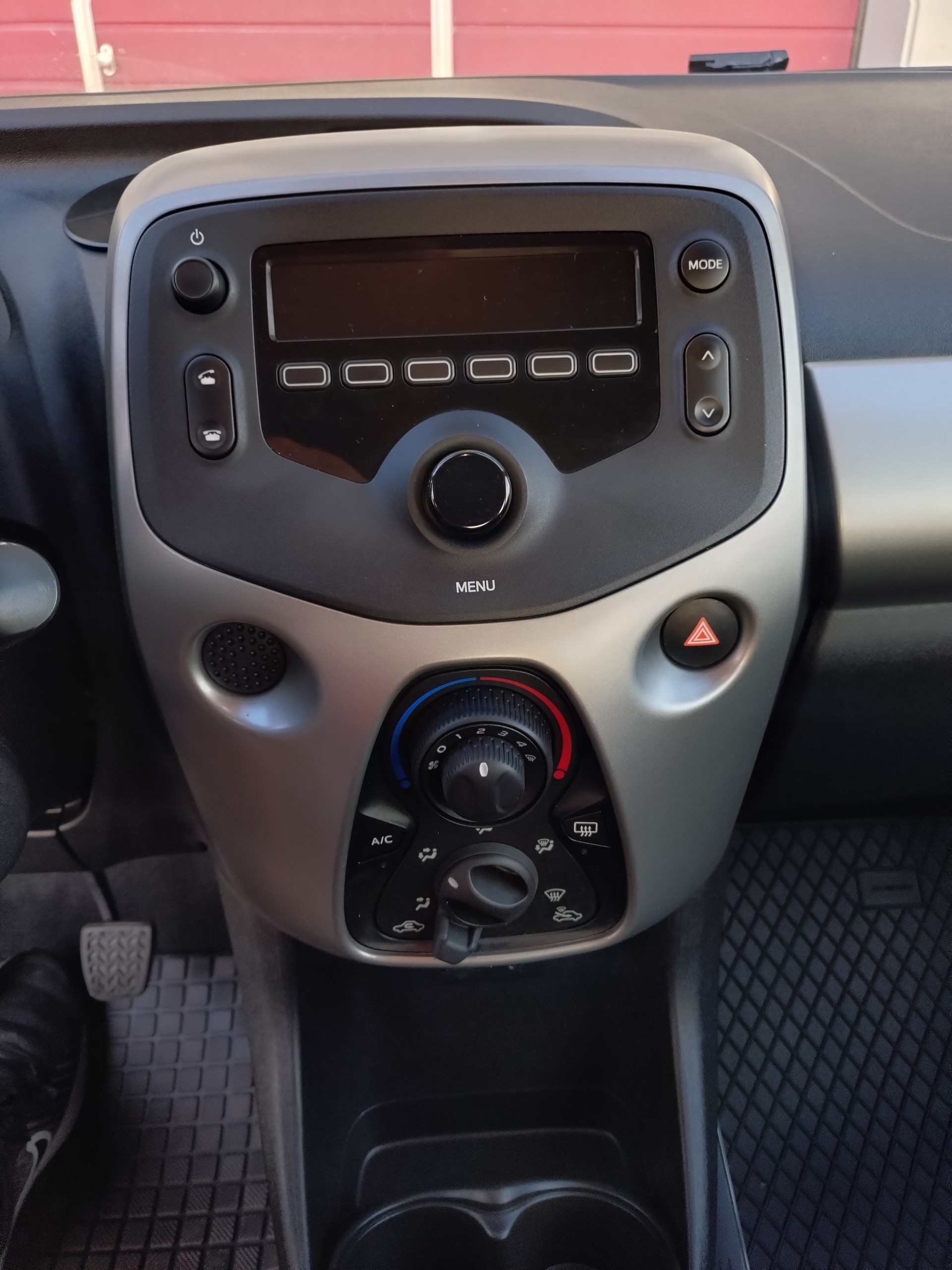 PEUGEOT 108 1.0 VTi Active-image-7