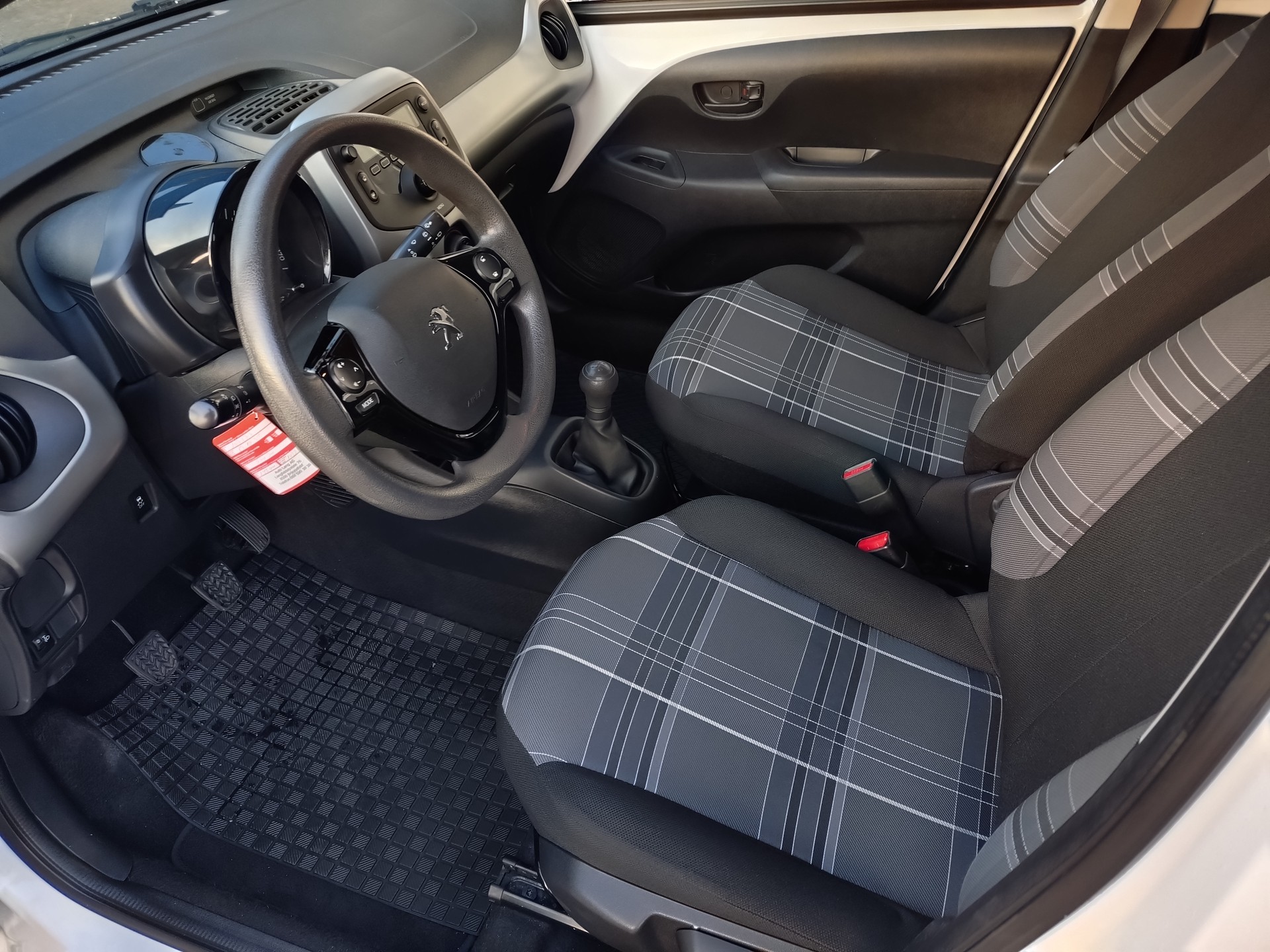 PEUGEOT 108 1.0 VTi Active-image-8