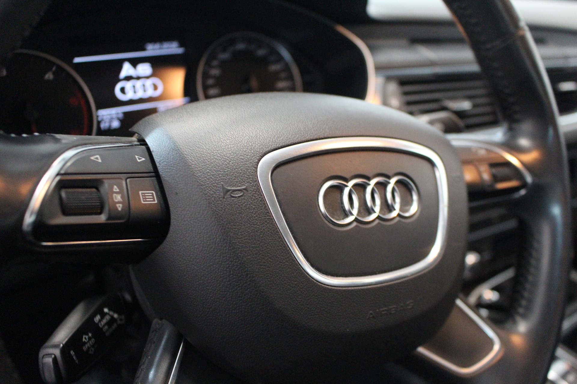 AUDI A6 2.0 TDI-image-13