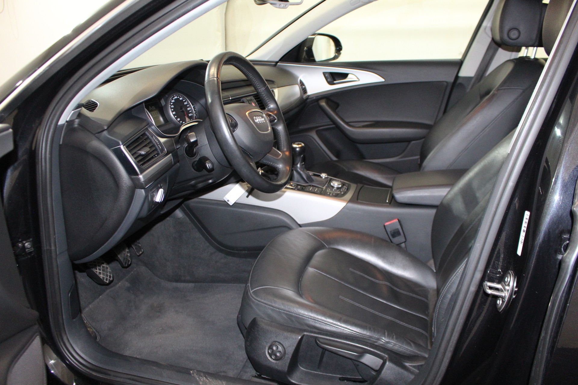 AUDI A6 2.0 TDI-image-6