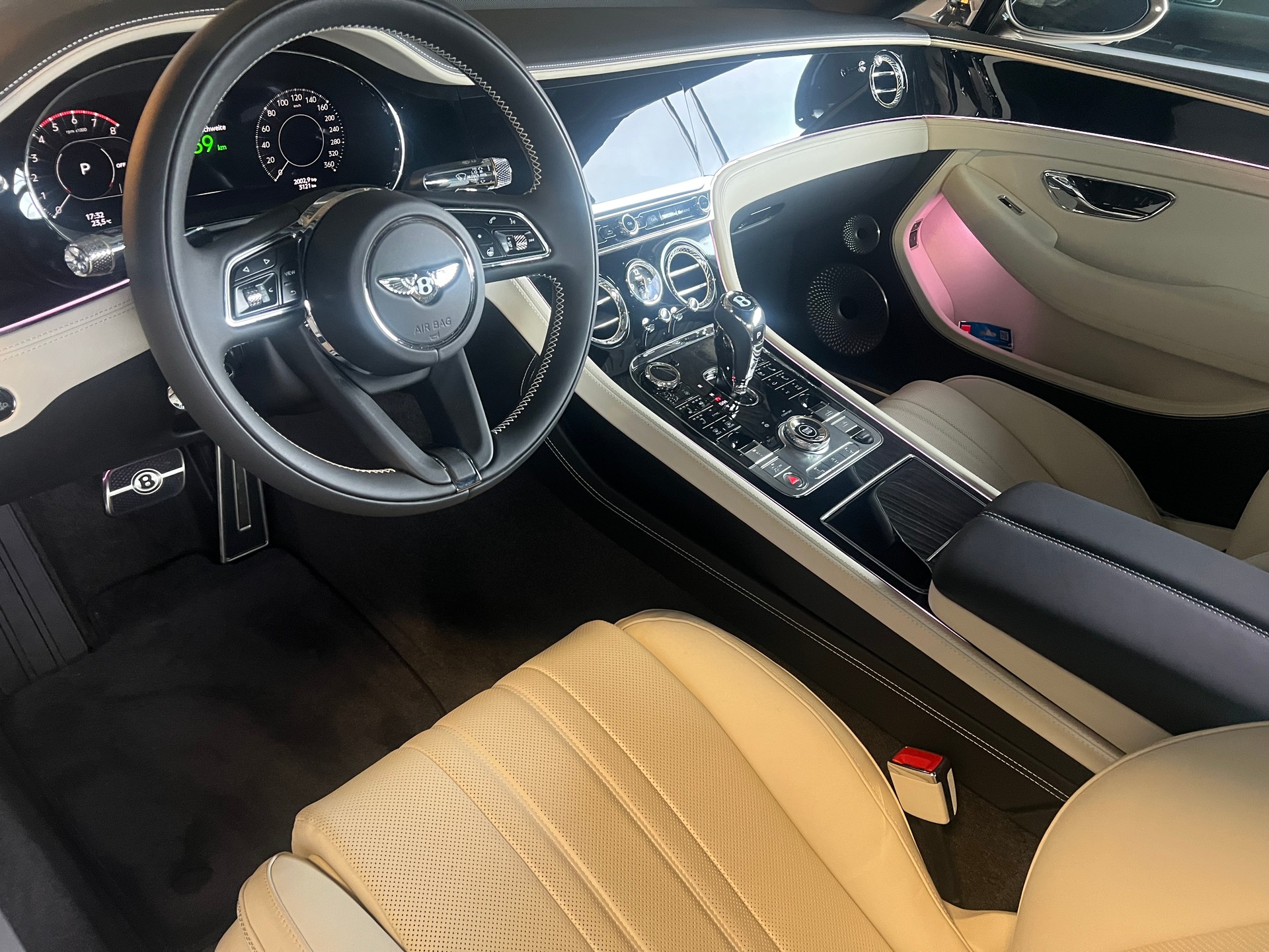 BENTLEY Continental GTC 4.0 V8 Cabriolet PHEV Mulliner-image-5