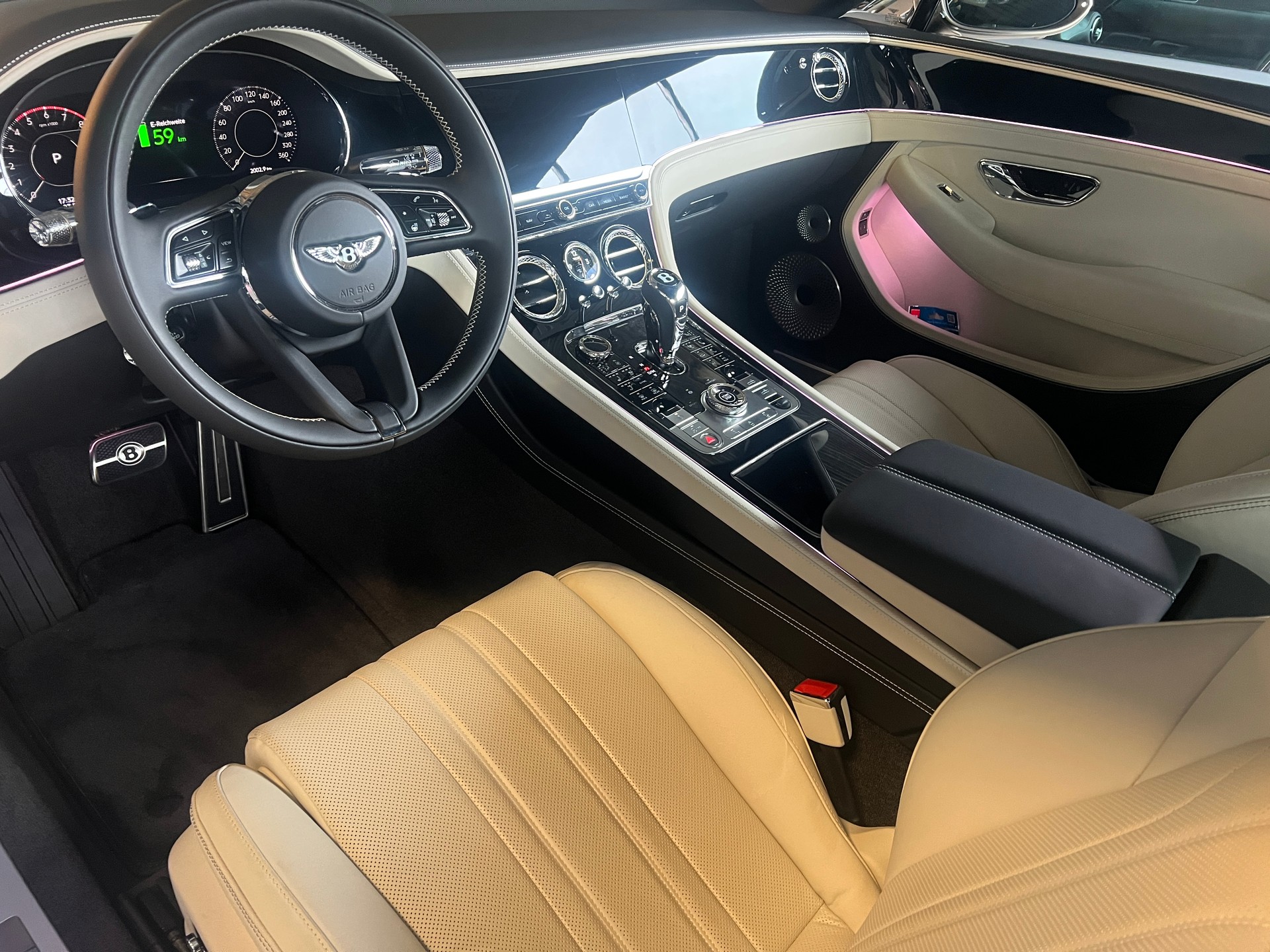 BENTLEY Continental GTC 4.0 V8 Cabriolet PHEV Mulliner-image-6