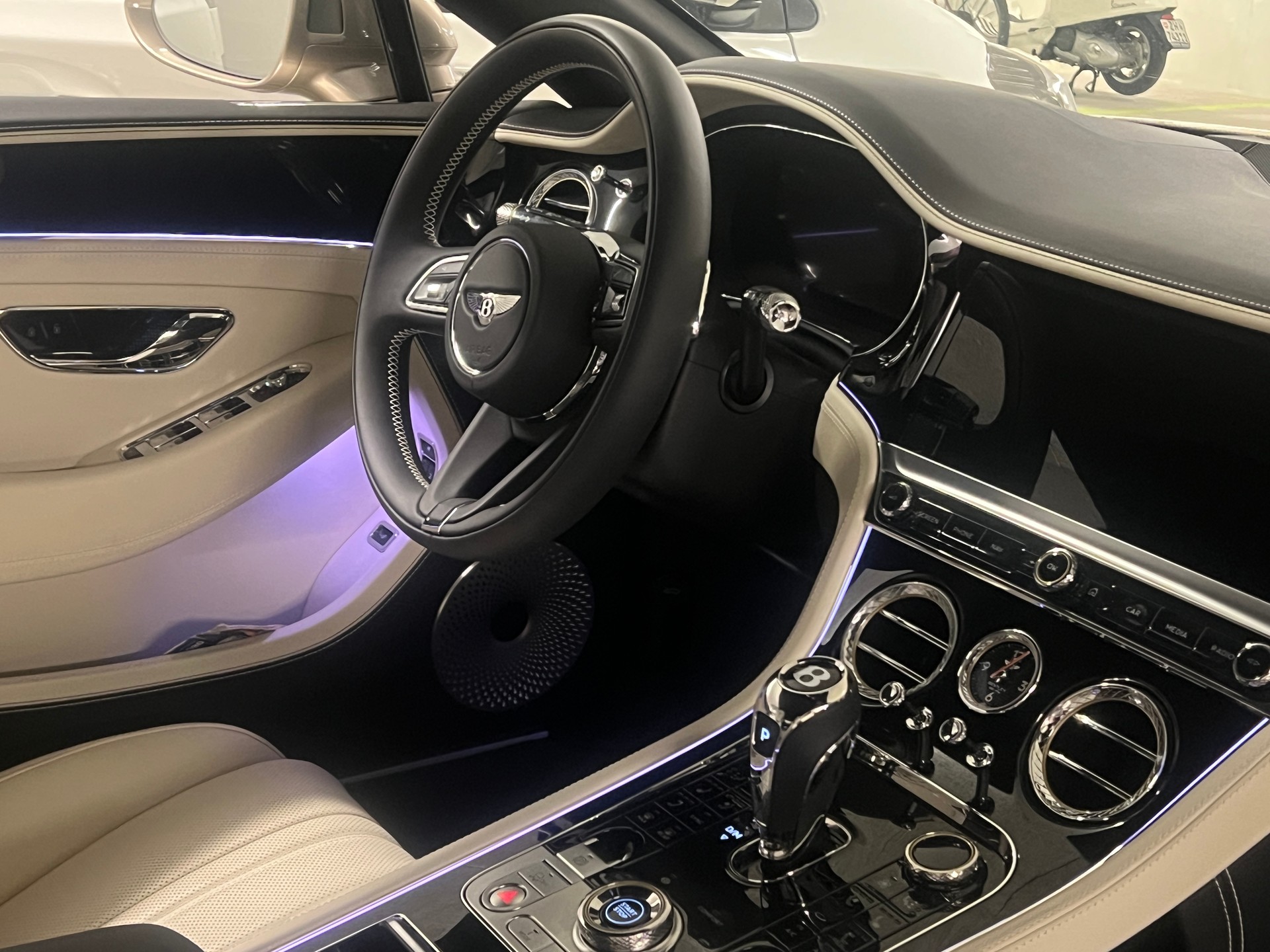 BENTLEY Continental GTC 4.0 V8 Cabriolet PHEV Mulliner-image-11