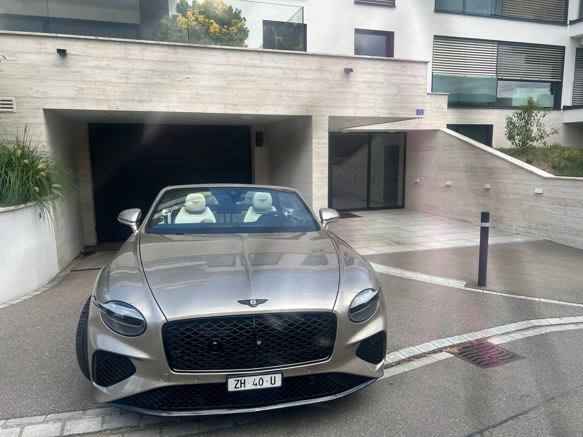 BENTLEY Continental GTC 4.0 V8 Cabriolet PHEV Mulliner-image-0