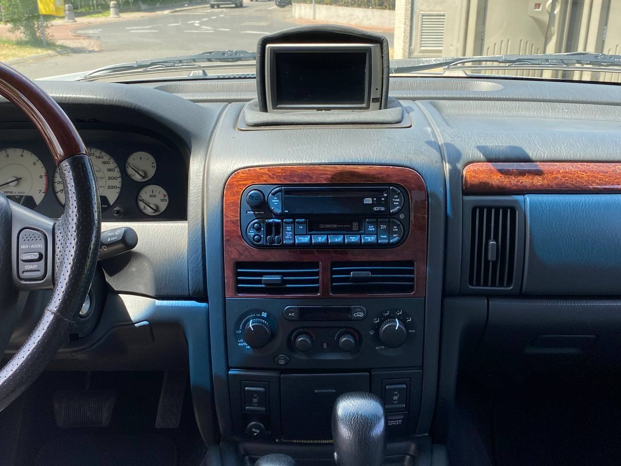 JEEP Grand Cherokee 4.7 Overland Automatic Avec Crochet d'attelage-image-10