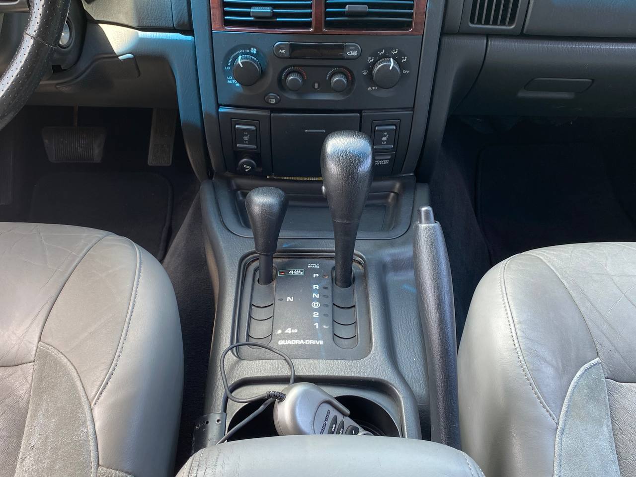 JEEP Grand Cherokee 4.7 Overland Automatic Avec Crochet d'attelage-image-11