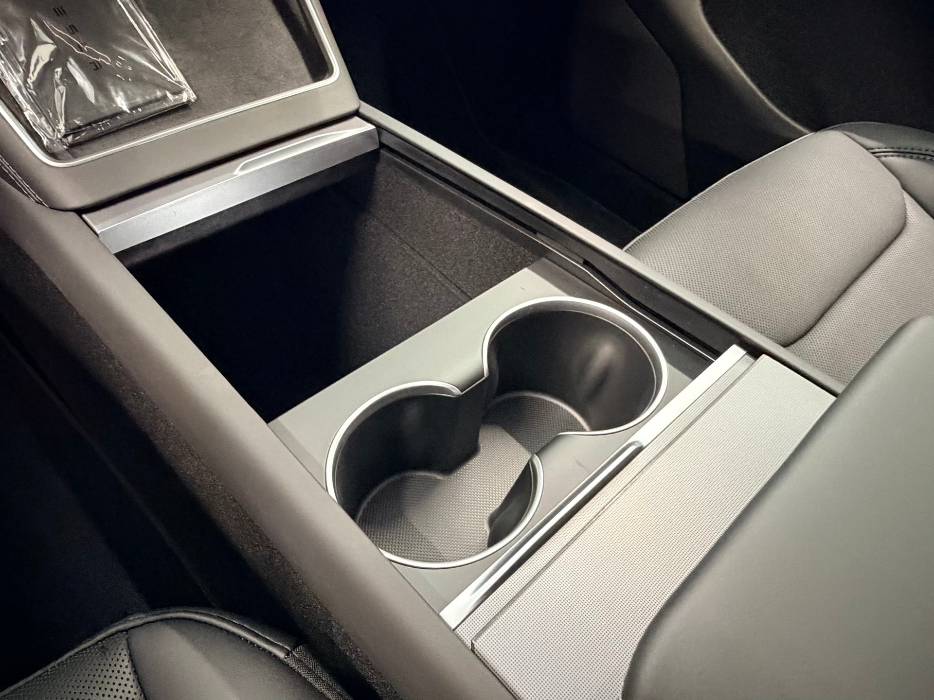 TESLA Model Y Long Range Premium AWD-image-27