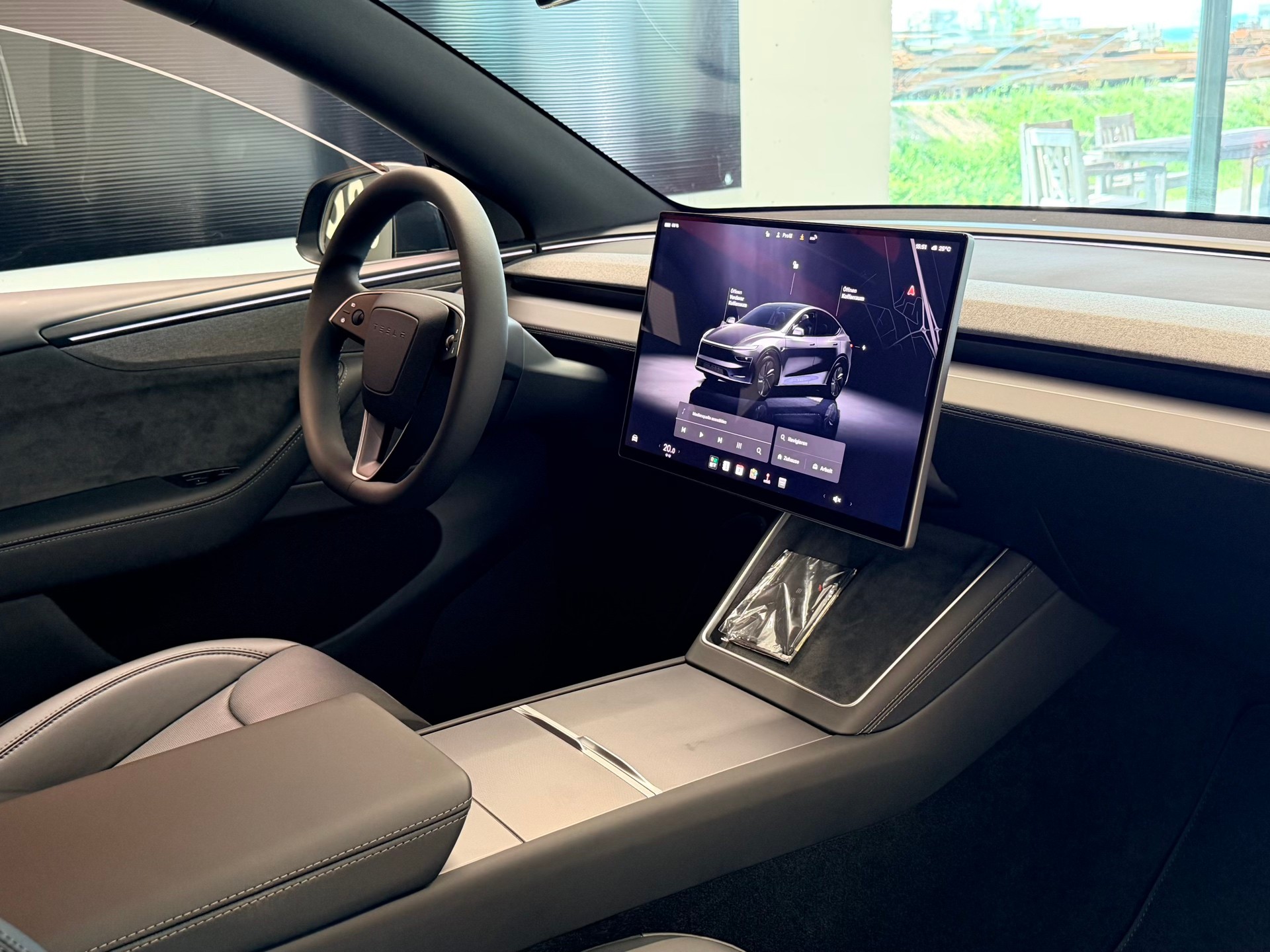 TESLA Model Y Long Range Premium AWD-image-20