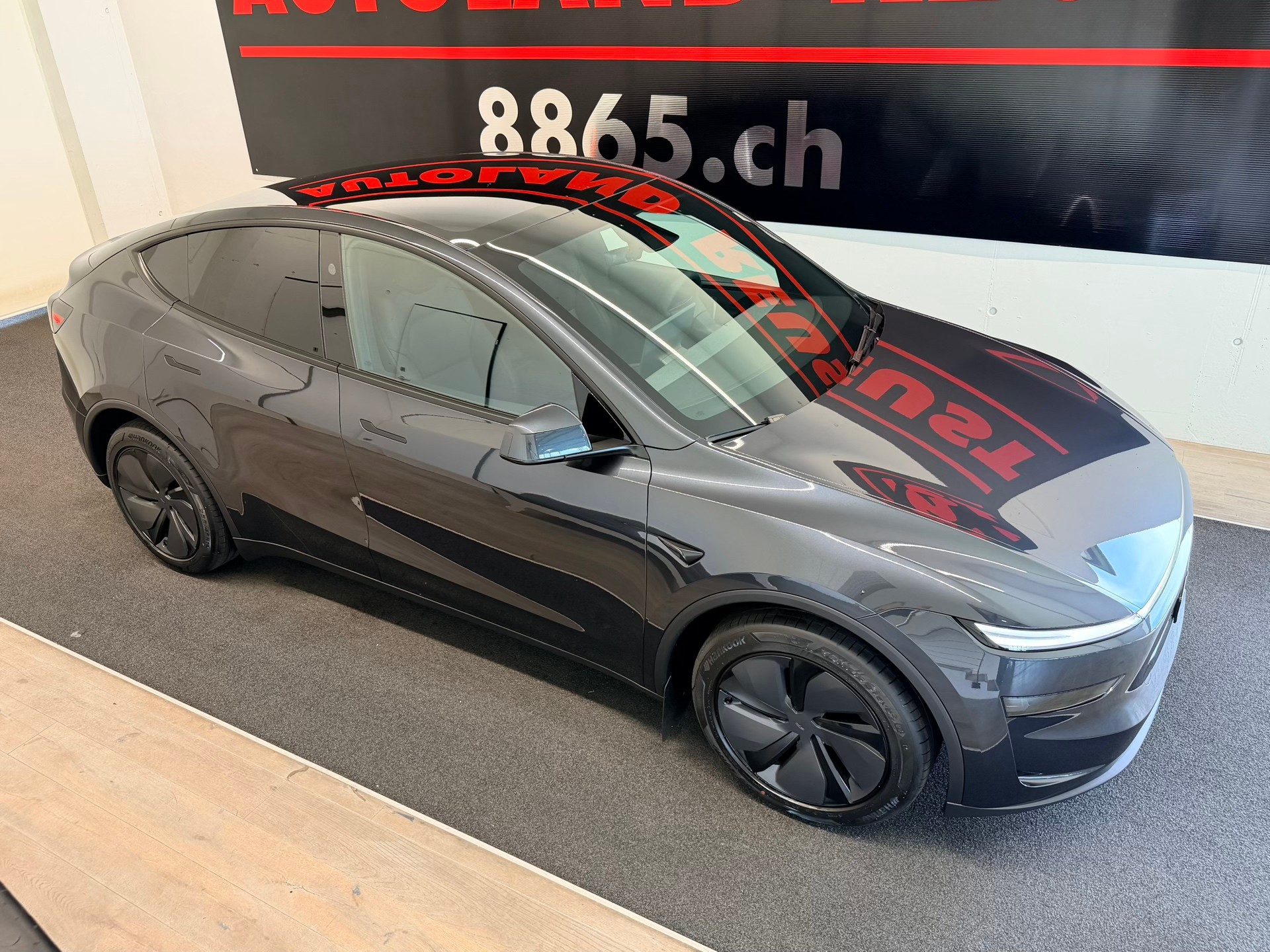 TESLA Model Y Long Range Premium AWD-image-4