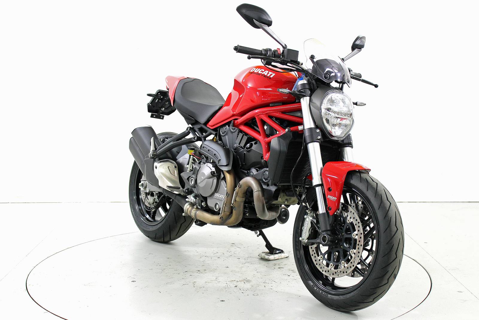 DUCATI Monster 821 ABS-showroom-element-1