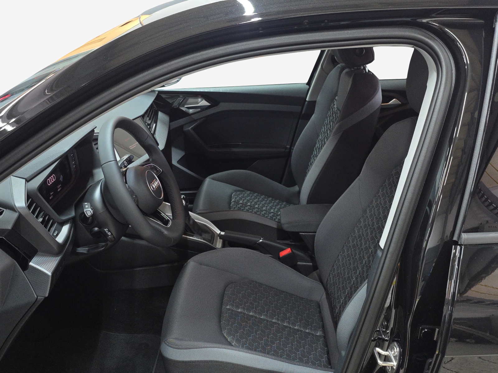 AUDI A1 Sportback 30 TFSI Attraction S-tronic-image-23