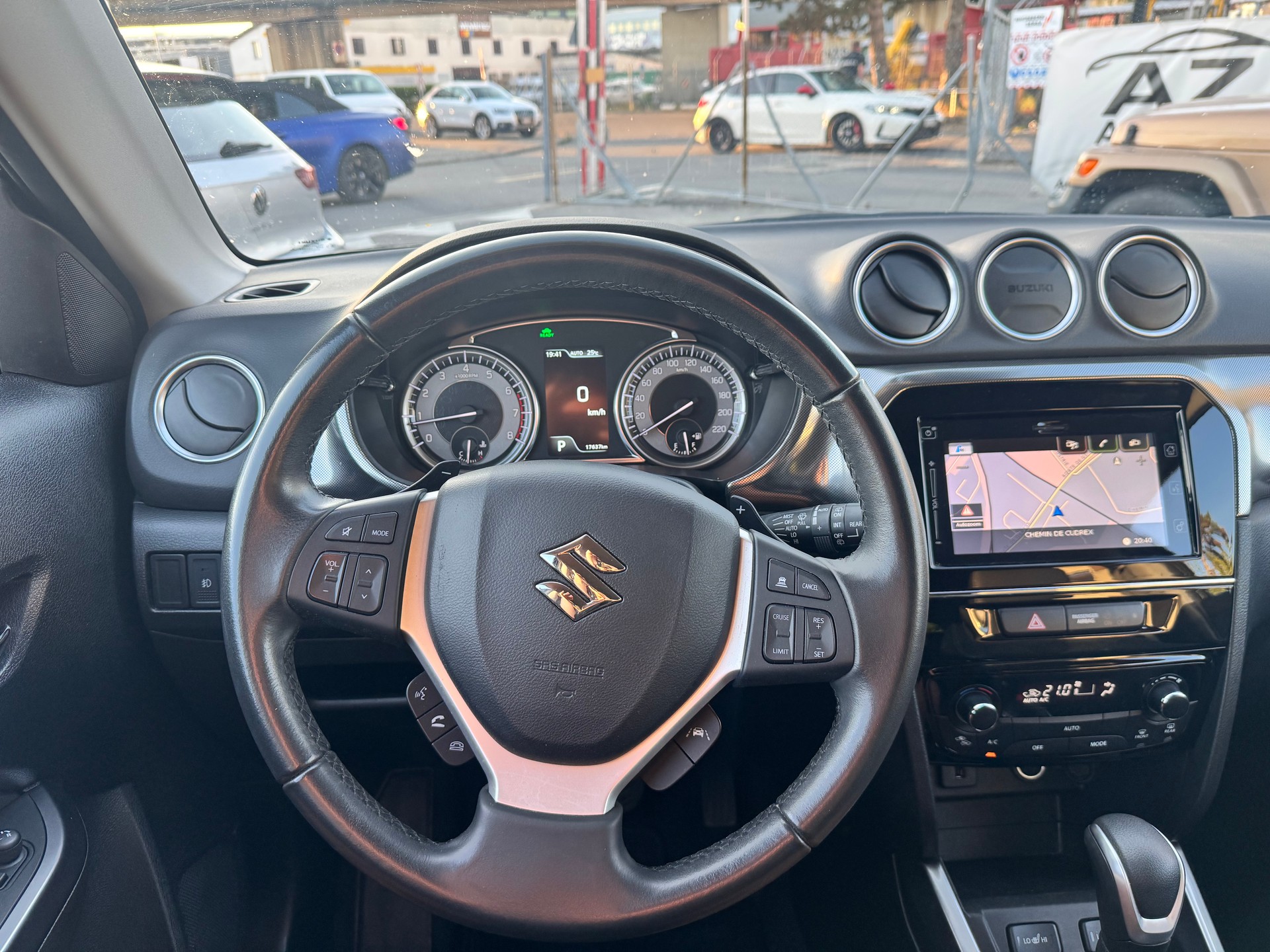 SUZUKI Vitara 1.5 Hybrid Edition 35 Top 4x4 AGS-image-9